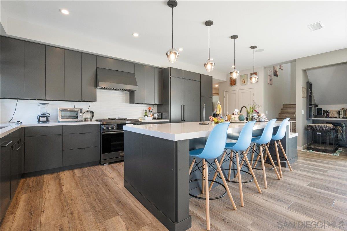 Detail Gallery Image 3 of 28 For 3075  Briand Ave, San Diego,  CA 92122 - 5 Beds | 4 Baths