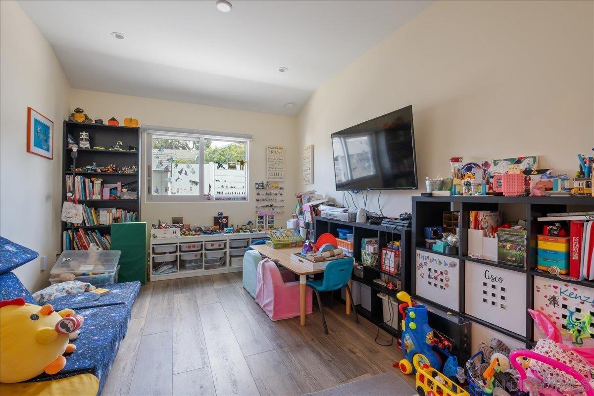 Detail Gallery Image 21 of 28 For 3075  Briand Ave, San Diego,  CA 92122 - 5 Beds | 4 Baths