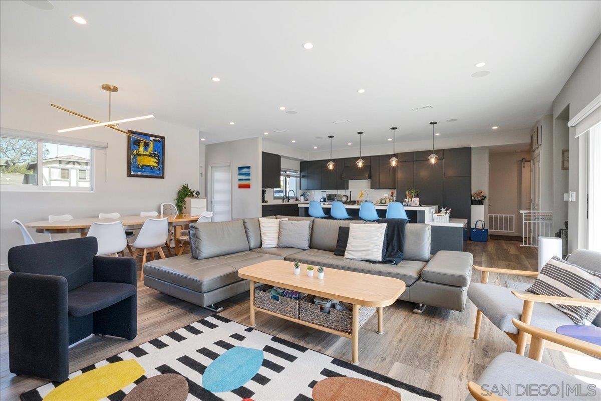 Detail Gallery Image 6 of 28 For 3075  Briand Ave, San Diego,  CA 92122 - 5 Beds | 4 Baths