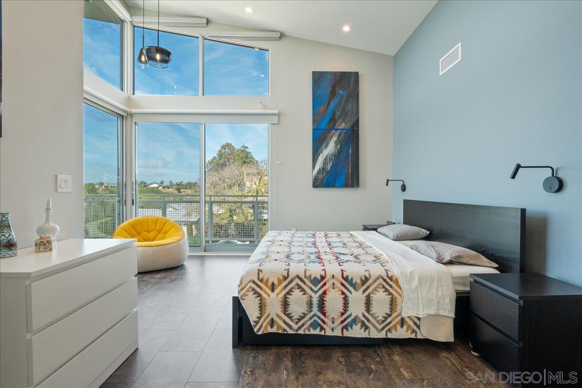 Detail Gallery Image 9 of 28 For 3075  Briand Ave, San Diego,  CA 92122 - 5 Beds | 4 Baths