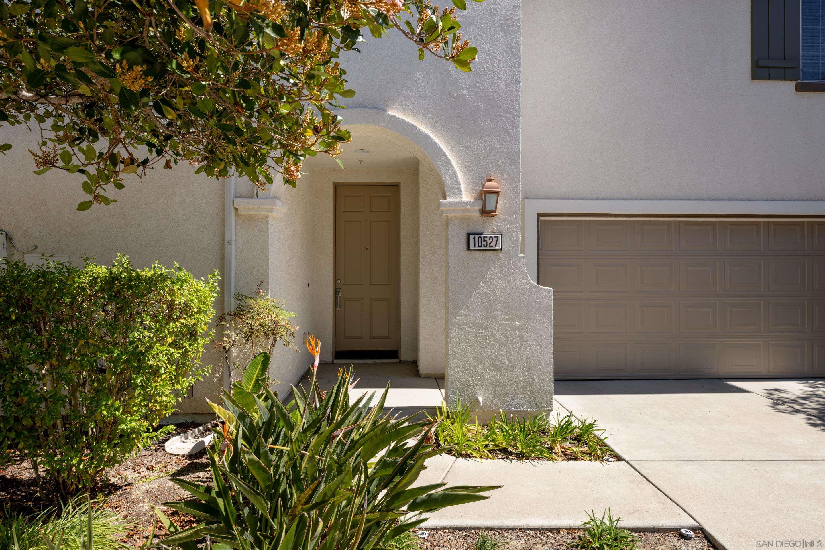 Detail Gallery Image 2 of 30 For 10527  Hollingsworth, San Diego,  CA 92127 - 4 Beds | 2/1 Baths