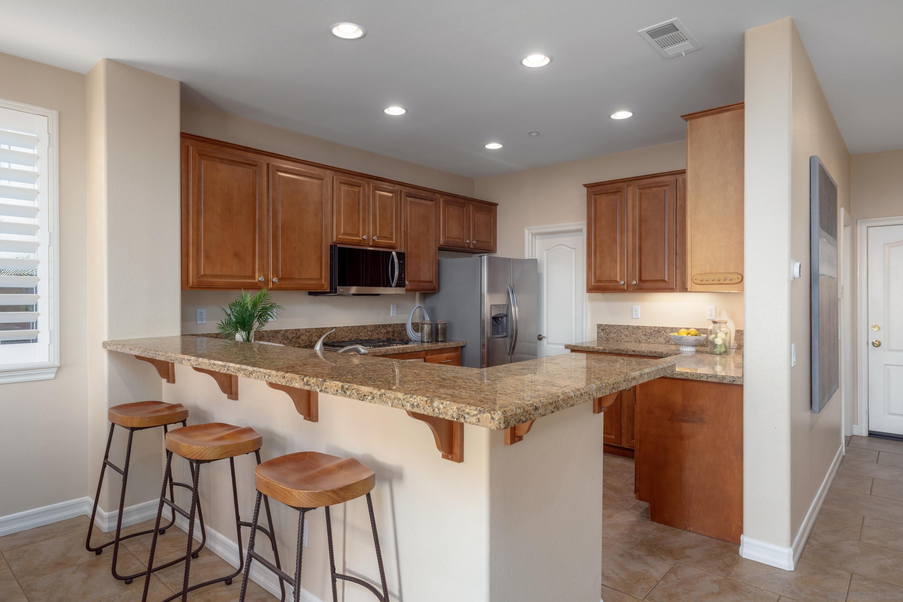 Detail Gallery Image 6 of 30 For 10527  Hollingsworth, San Diego,  CA 92127 - 4 Beds | 2/1 Baths