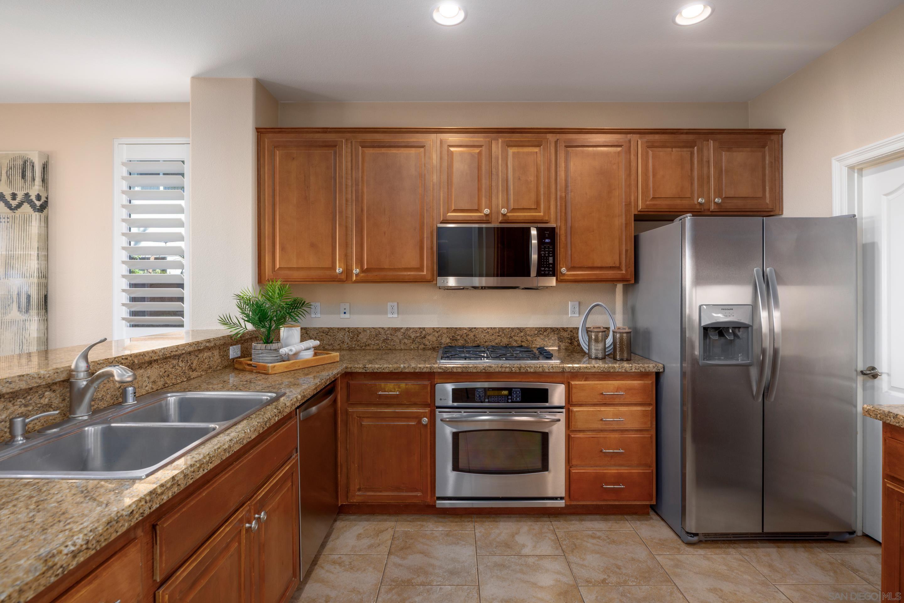 Detail Gallery Image 7 of 30 For 10527  Hollingsworth, San Diego,  CA 92127 - 4 Beds | 2/1 Baths