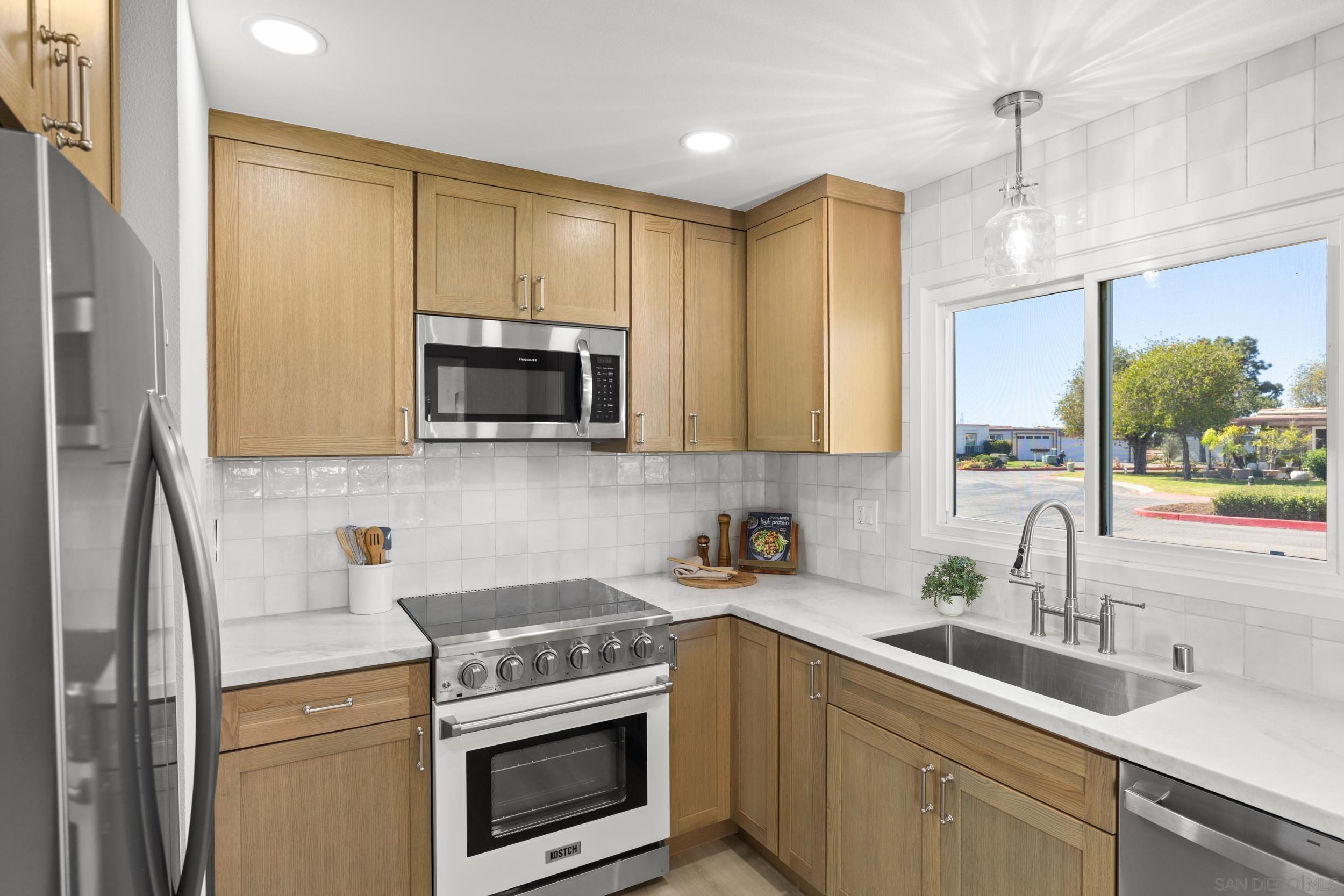 Detail Gallery Image 11 of 20 For 3621  Vista Campana S  #45,  Oceanside,  CA 92057 - 3 Beds | 2 Baths