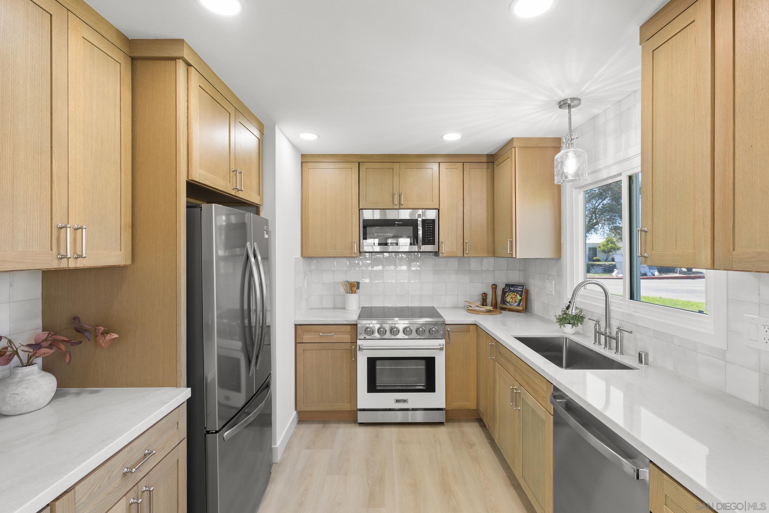 Detail Gallery Image 10 of 20 For 3621  Vista Campana S  #45,  Oceanside,  CA 92057 - 3 Beds | 2 Baths