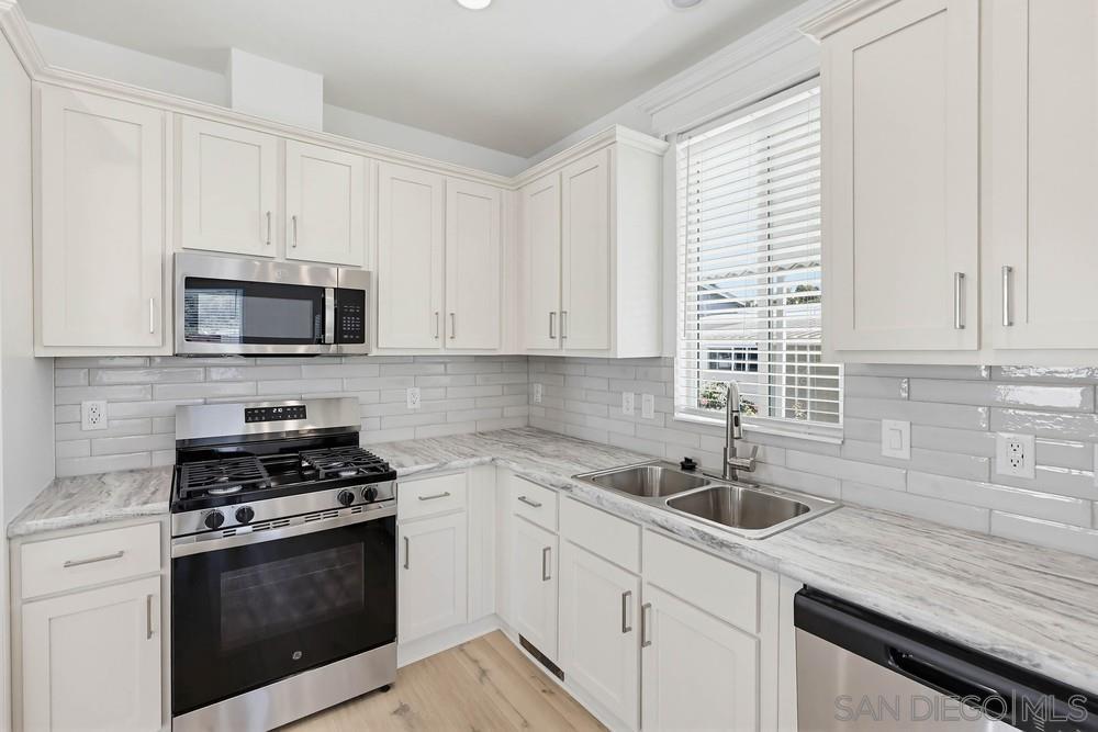 Detail Gallery Image 2 of 39 For 1951  47th  #43,  San Diego,  CA 92102 - 3 Beds | 2 Baths