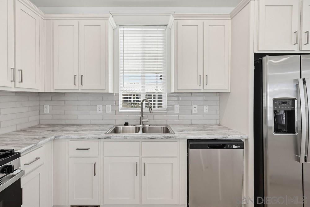 Detail Gallery Image 3 of 39 For 1951  47th  #43,  San Diego,  CA 92102 - 3 Beds | 2 Baths