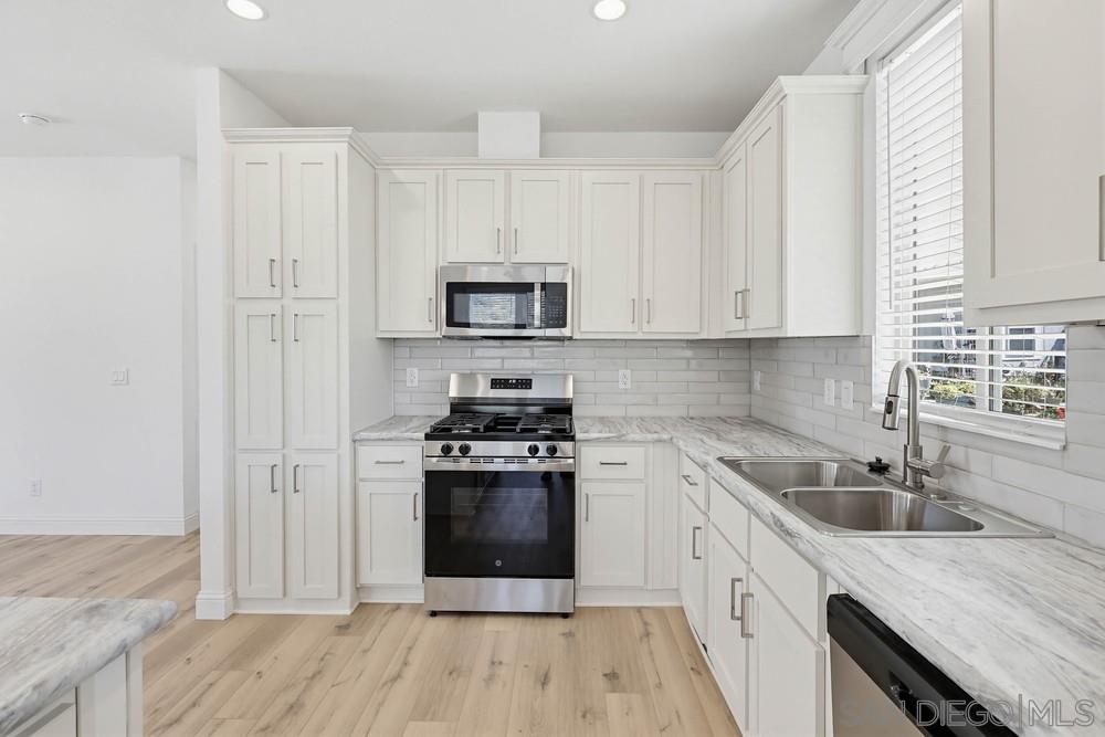 Detail Gallery Image 7 of 39 For 1951  47th  #43,  San Diego,  CA 92102 - 3 Beds | 2 Baths