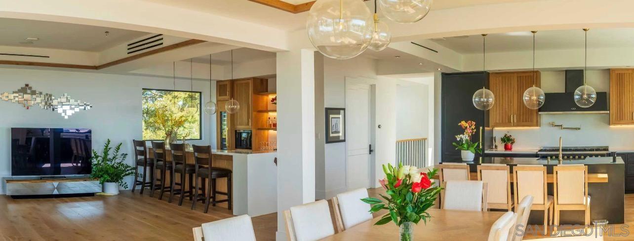 Detail Gallery Image 11 of 36 For 8433  Prestwick Dr, La Jolla,  CA 92037 - 5 Beds | 5/2 Baths