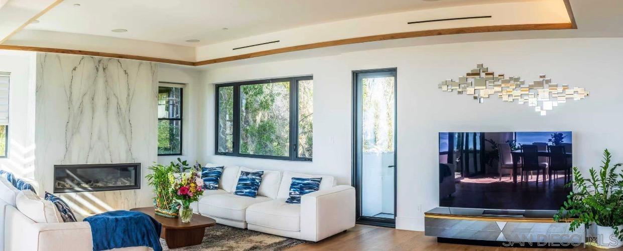 Detail Gallery Image 12 of 36 For 8433  Prestwick Dr, La Jolla,  CA 92037 - 5 Beds | 5/2 Baths