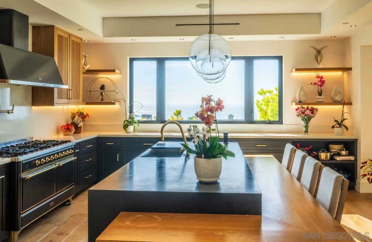 Detail Gallery Image 13 of 36 For 8433  Prestwick Dr, La Jolla,  CA 92037 - 5 Beds | 5/2 Baths