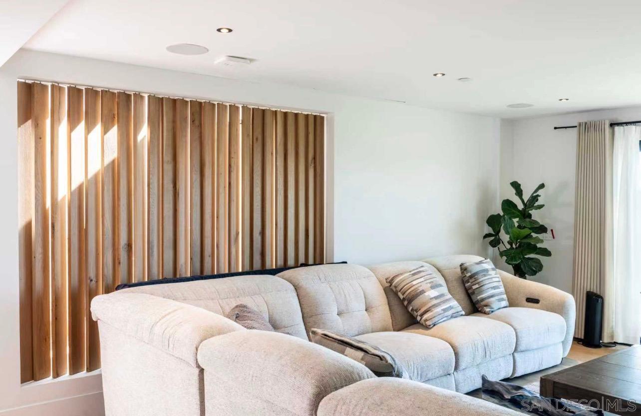 Detail Gallery Image 6 of 36 For 8433  Prestwick Dr, La Jolla,  CA 92037 - 5 Beds | 5/2 Baths