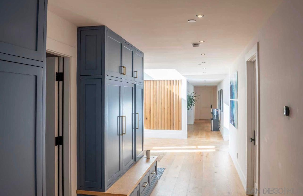 Detail Gallery Image 7 of 36 For 8433  Prestwick Dr, La Jolla,  CA 92037 - 5 Beds | 5/2 Baths