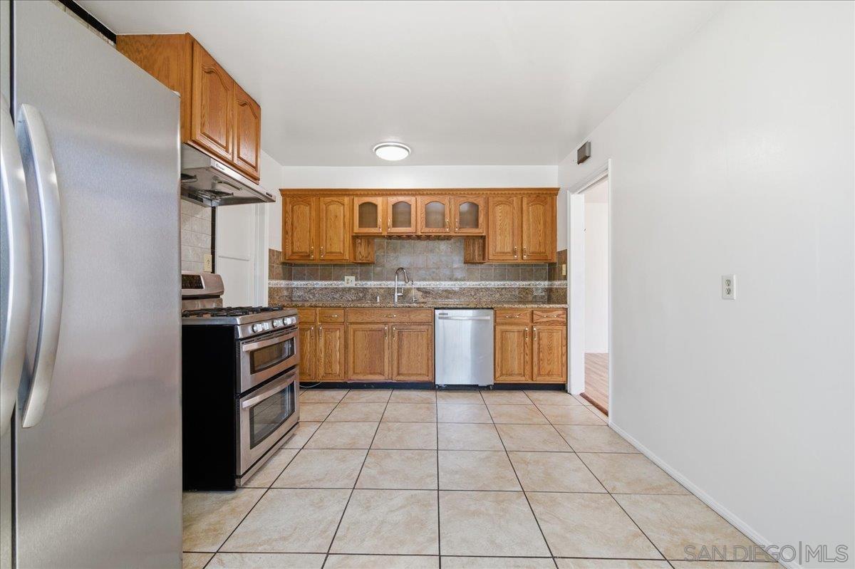 Detail Gallery Image 11 of 39 For 5810  Redwood Street, San Diego,  CA 92105 - 3 Beds | 2 Baths