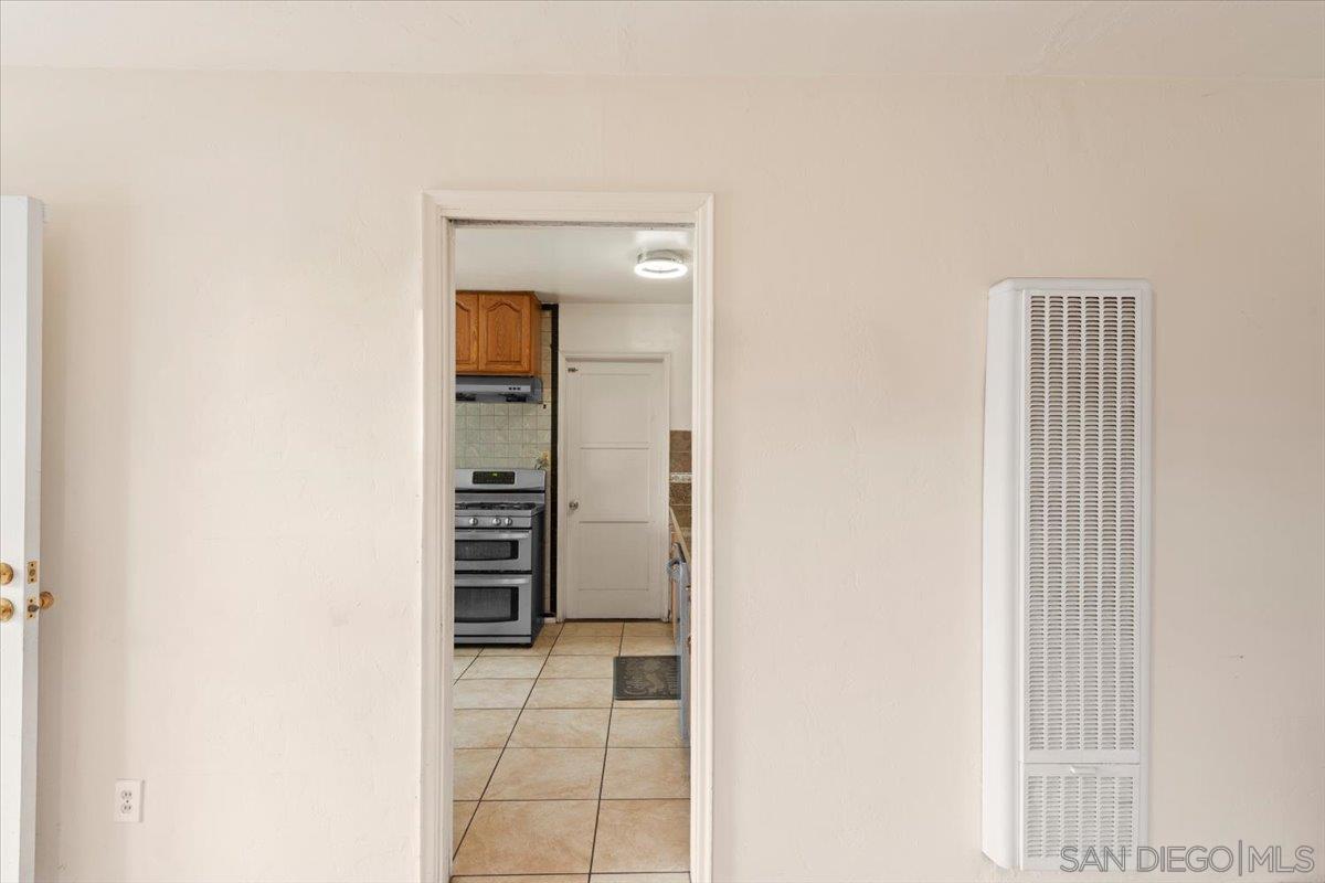 Detail Gallery Image 8 of 39 For 5810  Redwood Street, San Diego,  CA 92105 - 3 Beds | 2 Baths