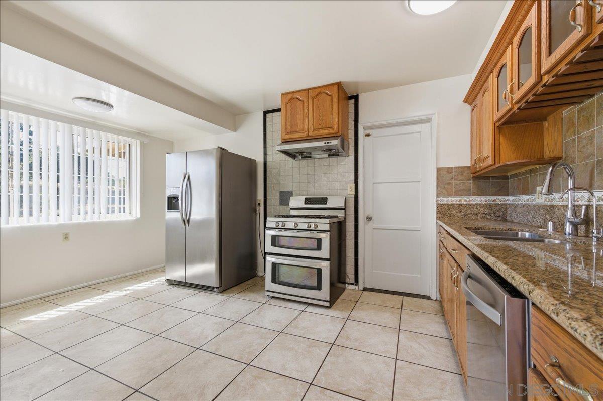 Detail Gallery Image 9 of 39 For 5810  Redwood Street, San Diego,  CA 92105 - 3 Beds | 2 Baths