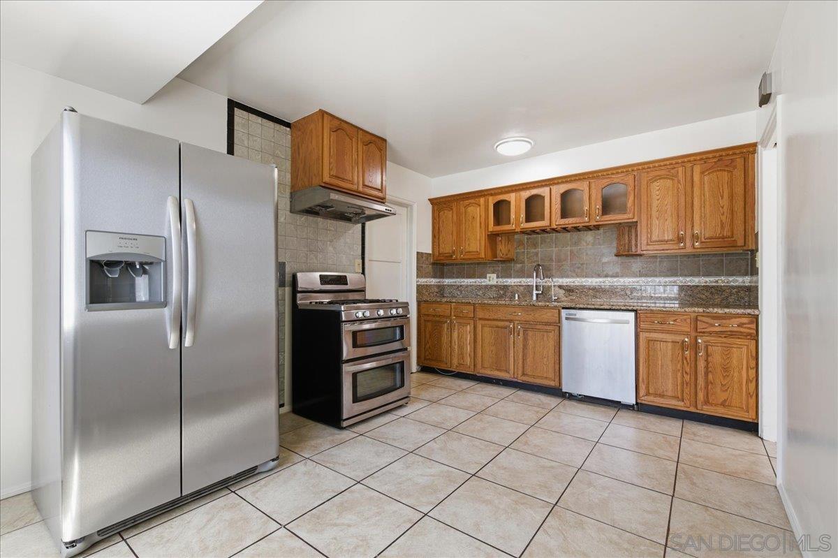 Detail Gallery Image 10 of 39 For 5810  Redwood Street, San Diego,  CA 92105 - 3 Beds | 2 Baths