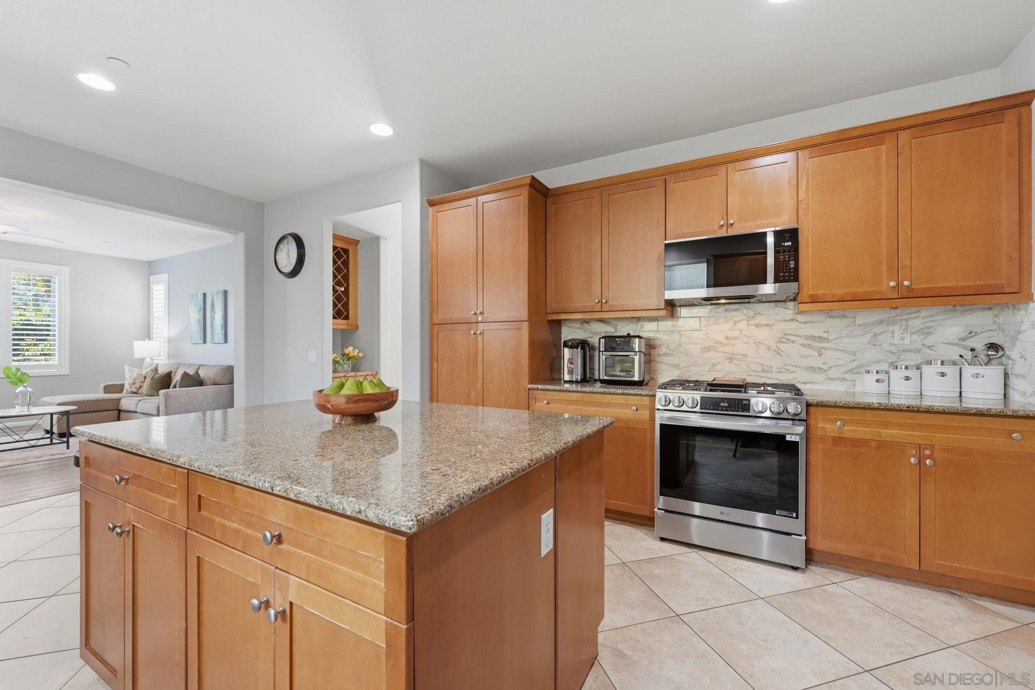 Detail Gallery Image 13 of 56 For 3257  Timken Circle, Escondido,  CA 92027 - 6 Beds | 3/1 Baths