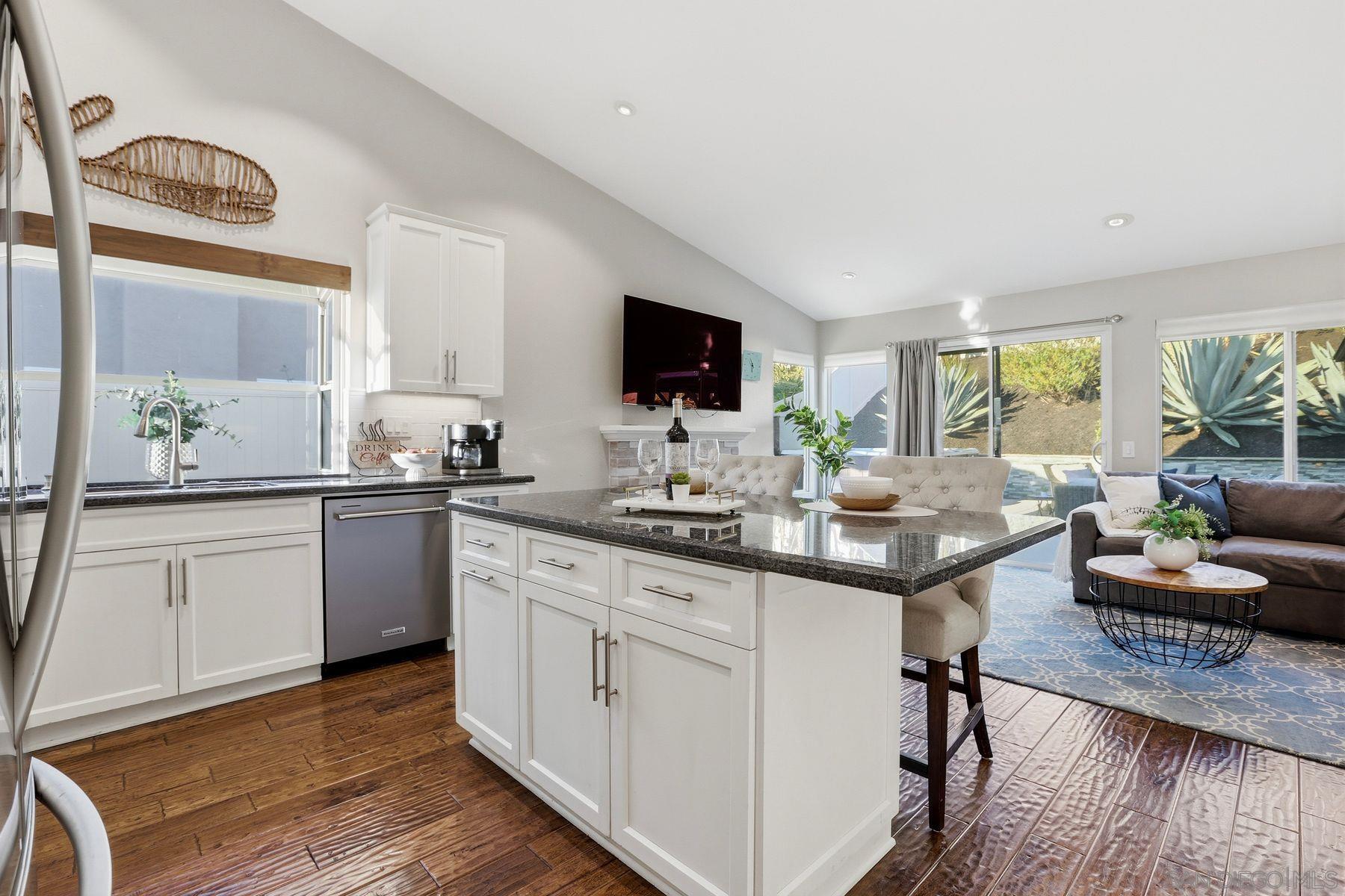 Detail Gallery Image 11 of 54 For 1424  Calle Marbella, Oceanside,  CA 92056 - 3 Beds | 2 Baths