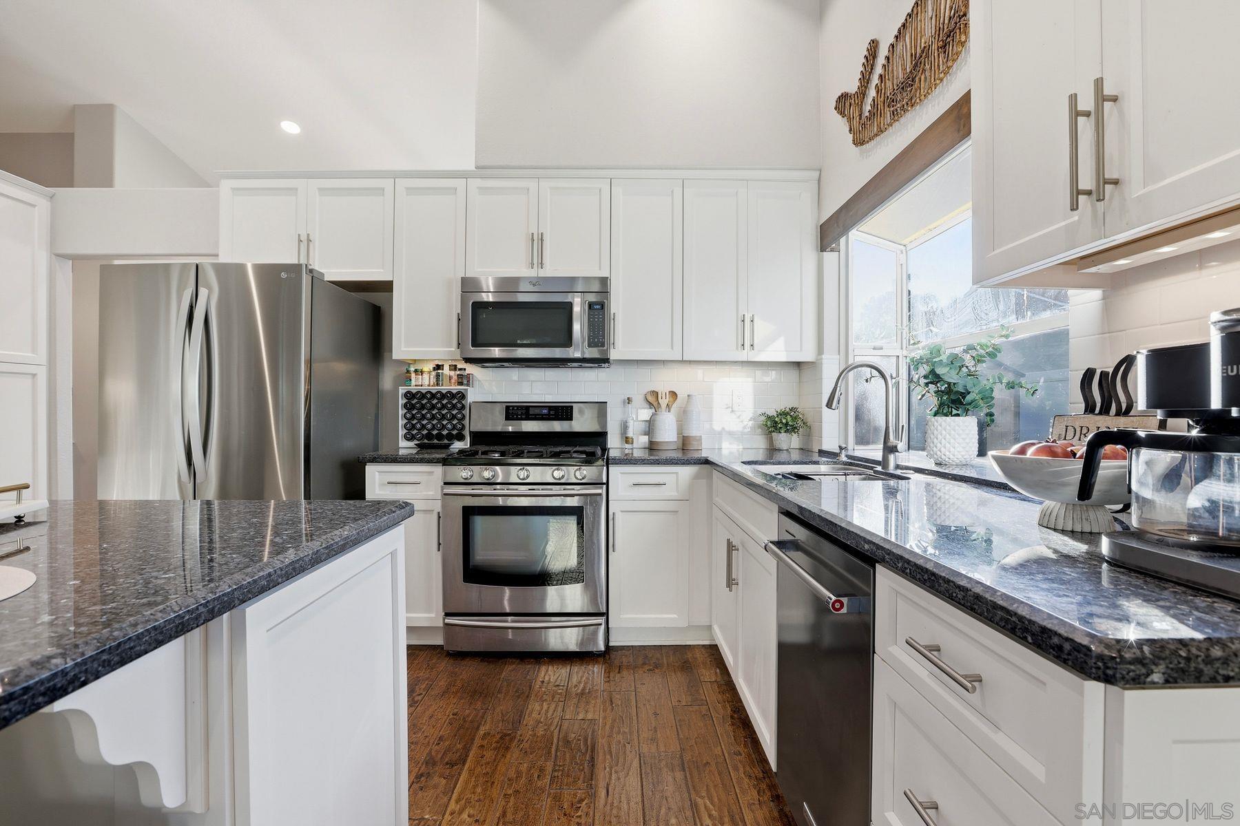 Detail Gallery Image 13 of 54 For 1424  Calle Marbella, Oceanside,  CA 92056 - 3 Beds | 2 Baths