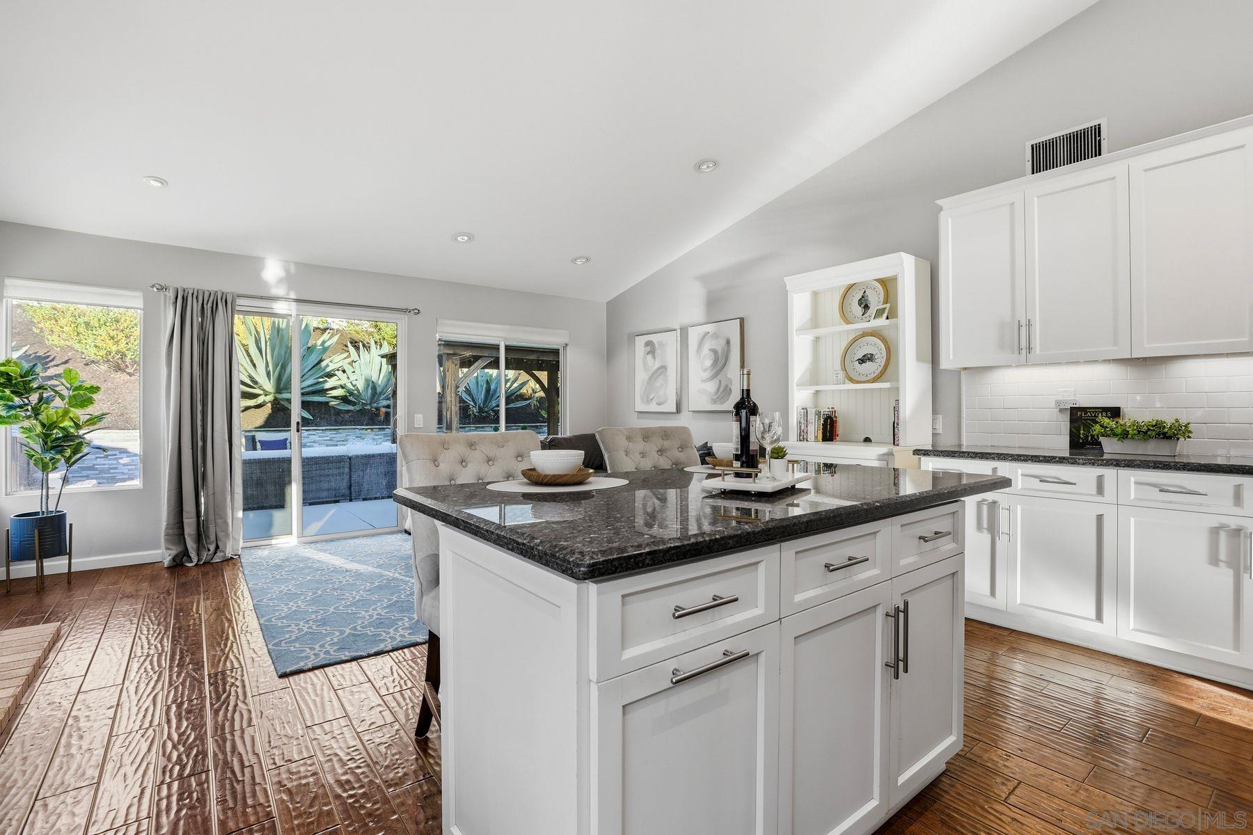 Detail Gallery Image 14 of 54 For 1424  Calle Marbella, Oceanside,  CA 92056 - 3 Beds | 2 Baths