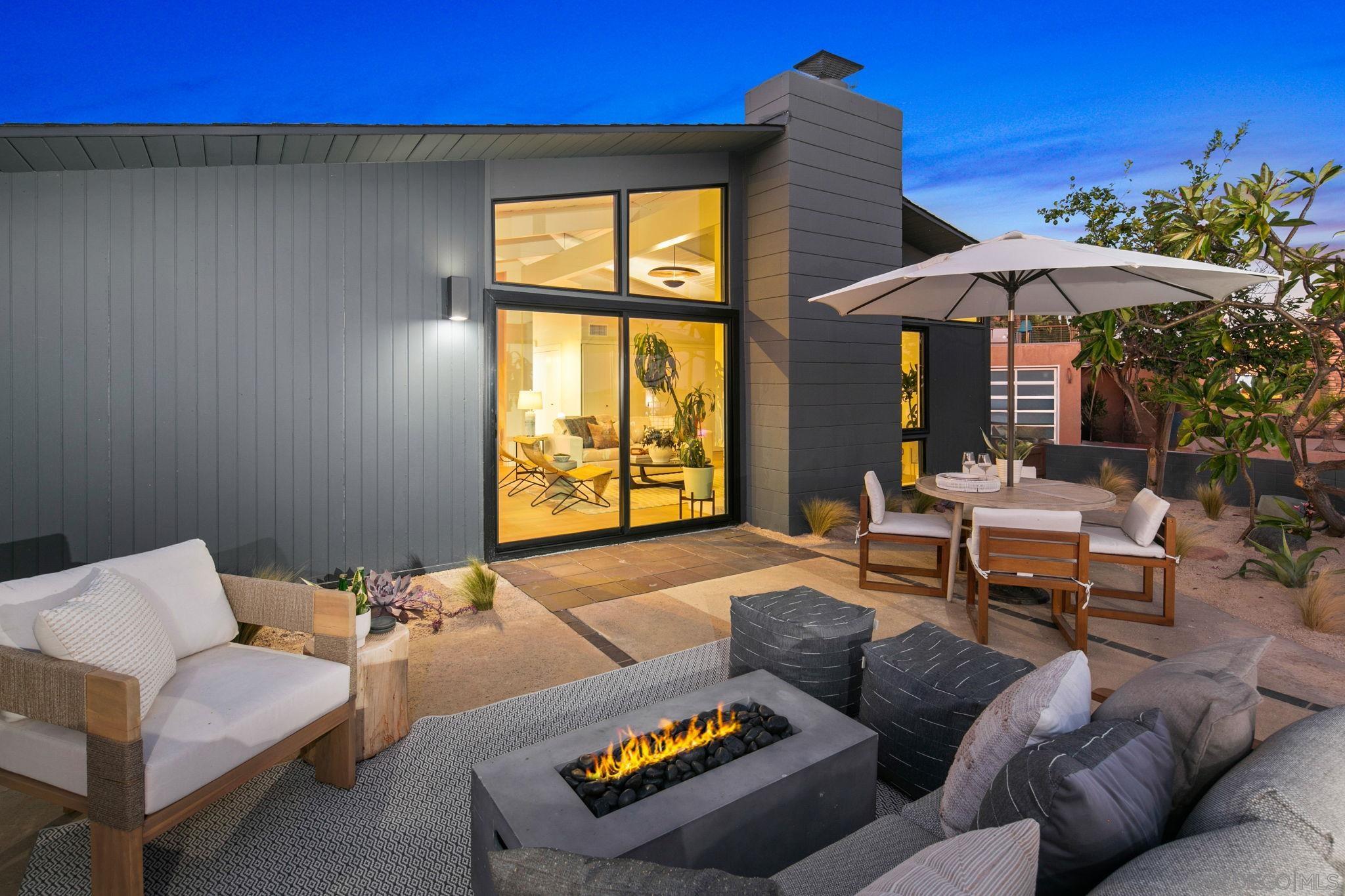 Detail Gallery Image 2 of 49 For 2526  Aster St, San Diego,  CA 92109 - 4 Beds | 2 Baths