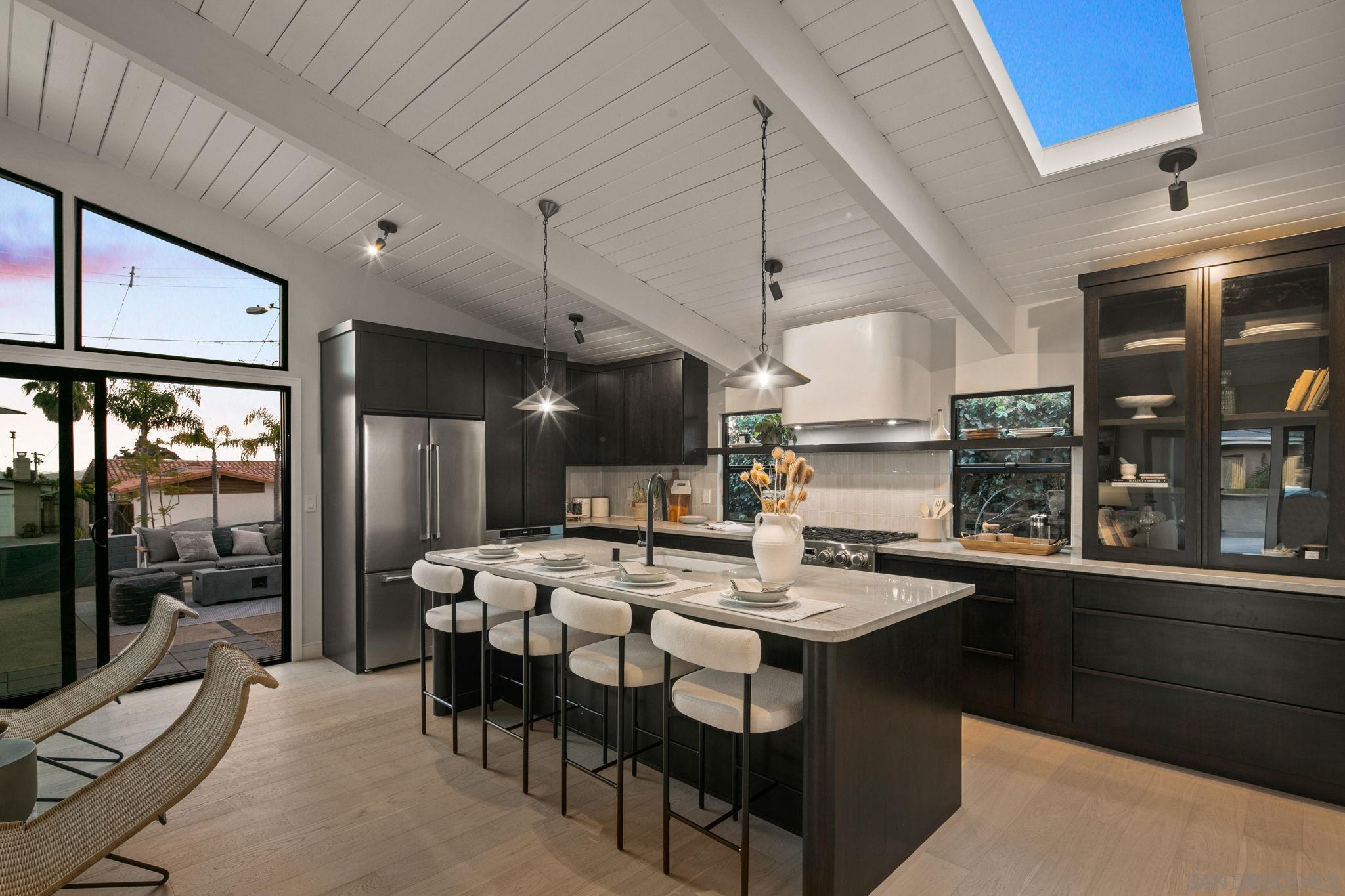 Detail Gallery Image 15 of 49 For 2526  Aster St, San Diego,  CA 92109 - 4 Beds | 2 Baths