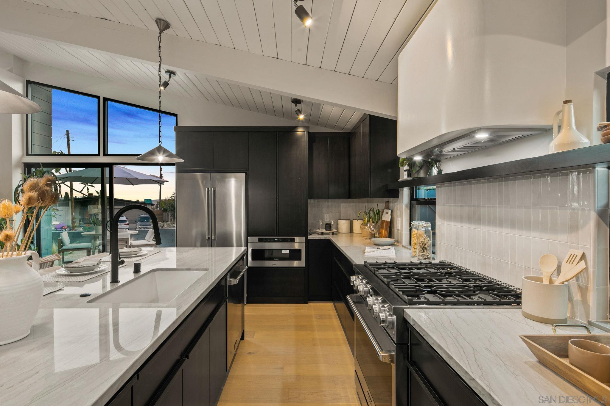 Detail Gallery Image 21 of 49 For 2526  Aster St, San Diego,  CA 92109 - 4 Beds | 2 Baths