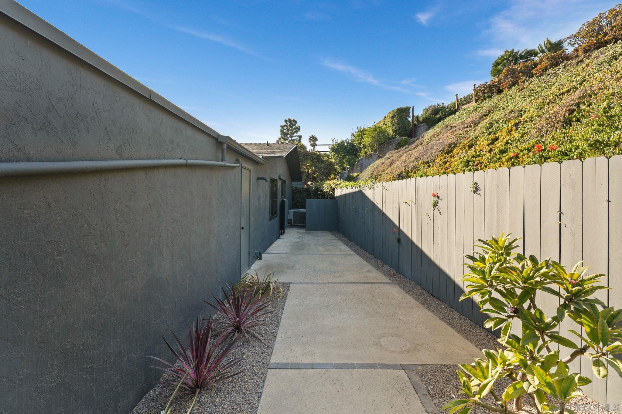 Detail Gallery Image 44 of 49 For 2526  Aster St, San Diego,  CA 92109 - 4 Beds | 2 Baths