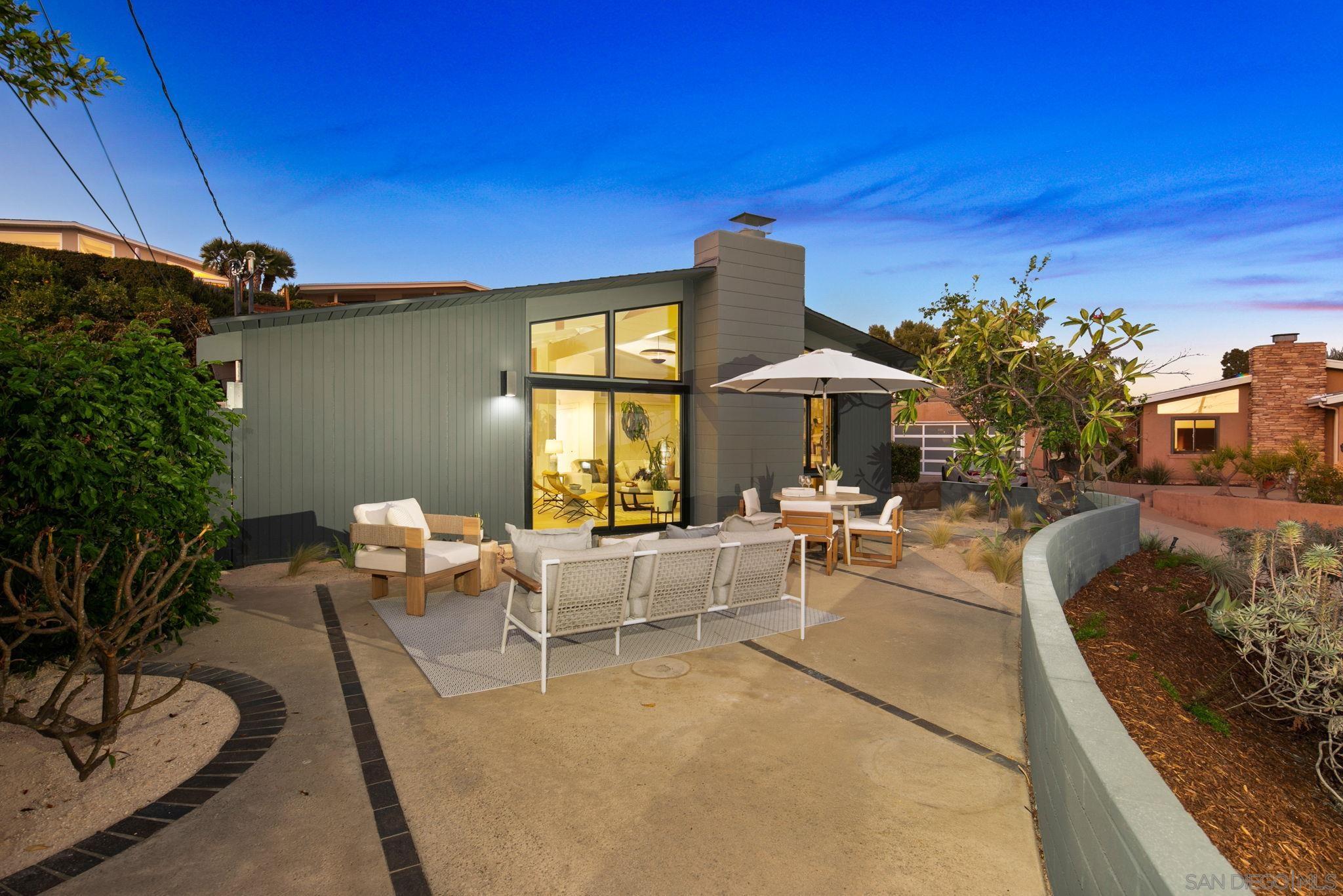 Detail Gallery Image 6 of 49 For 2526  Aster St, San Diego,  CA 92109 - 4 Beds | 2 Baths