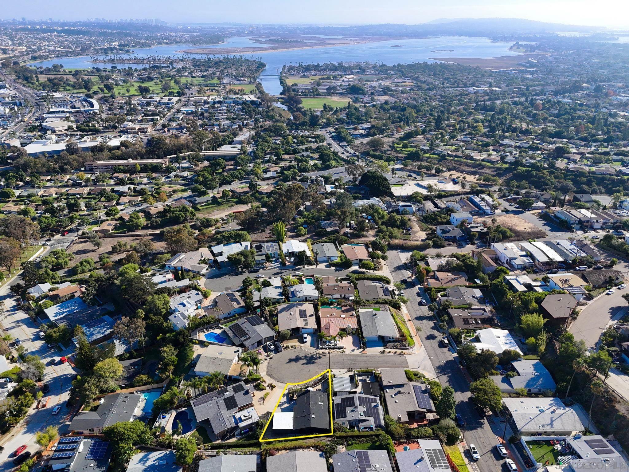Detail Gallery Image 8 of 49 For 2526  Aster St, San Diego,  CA 92109 - 4 Beds | 2 Baths