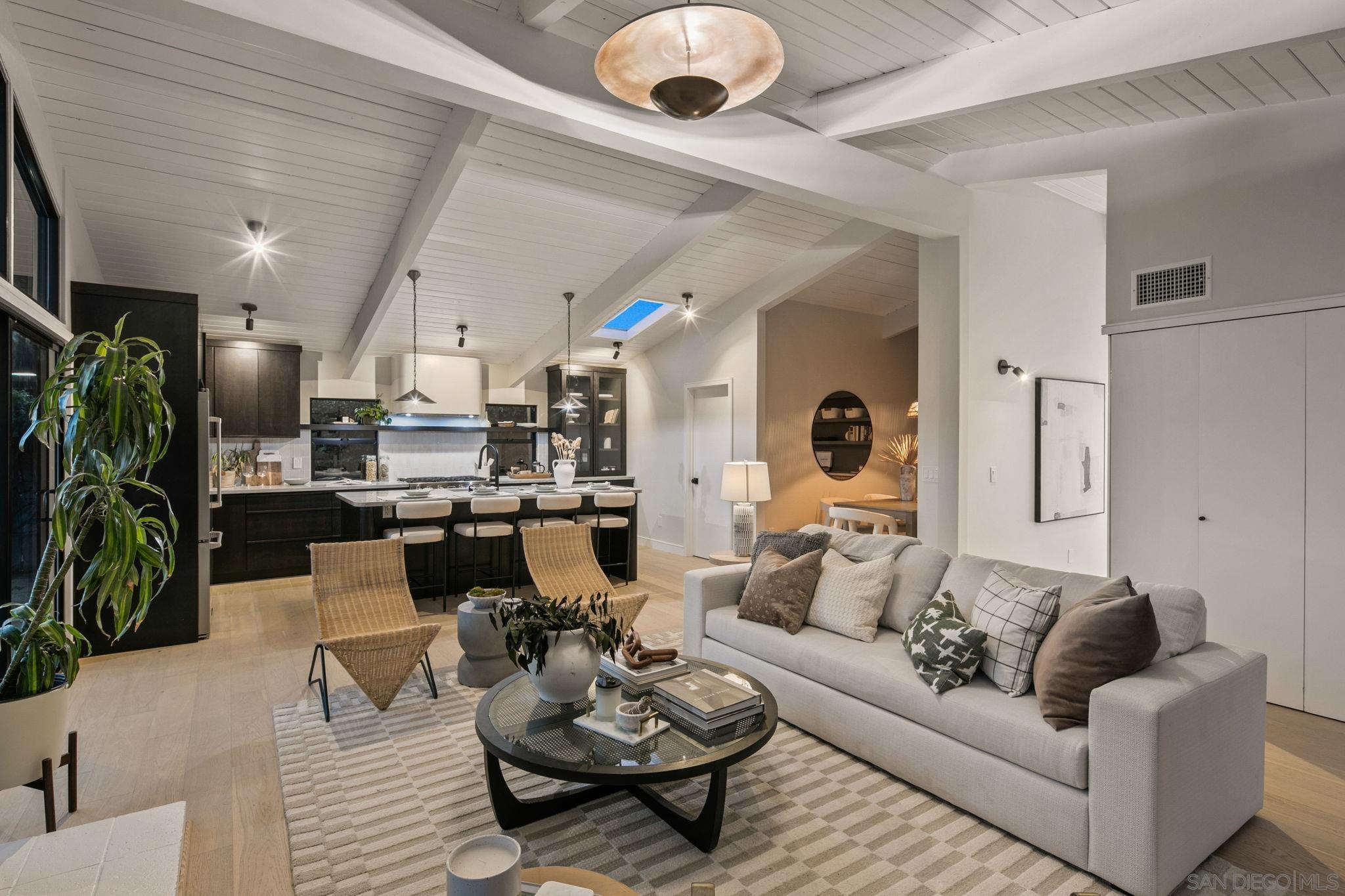 Detail Gallery Image 9 of 49 For 2526  Aster St, San Diego,  CA 92109 - 4 Beds | 2 Baths