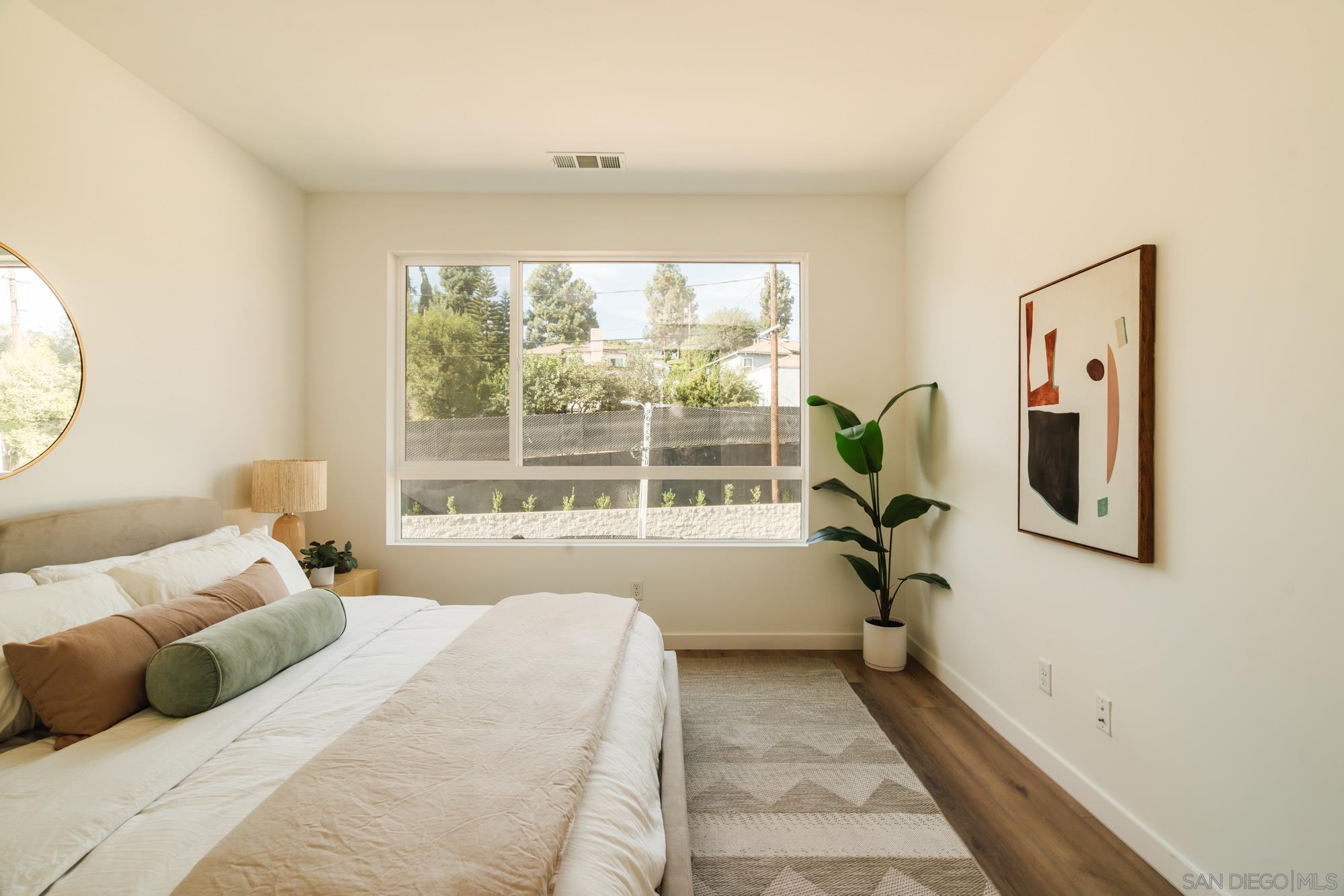 Detail Gallery Image 11 of 18 For 3851 N Riley Ln, Los Angeles,  CA 90065 - 2 Beds | 2/1 Baths