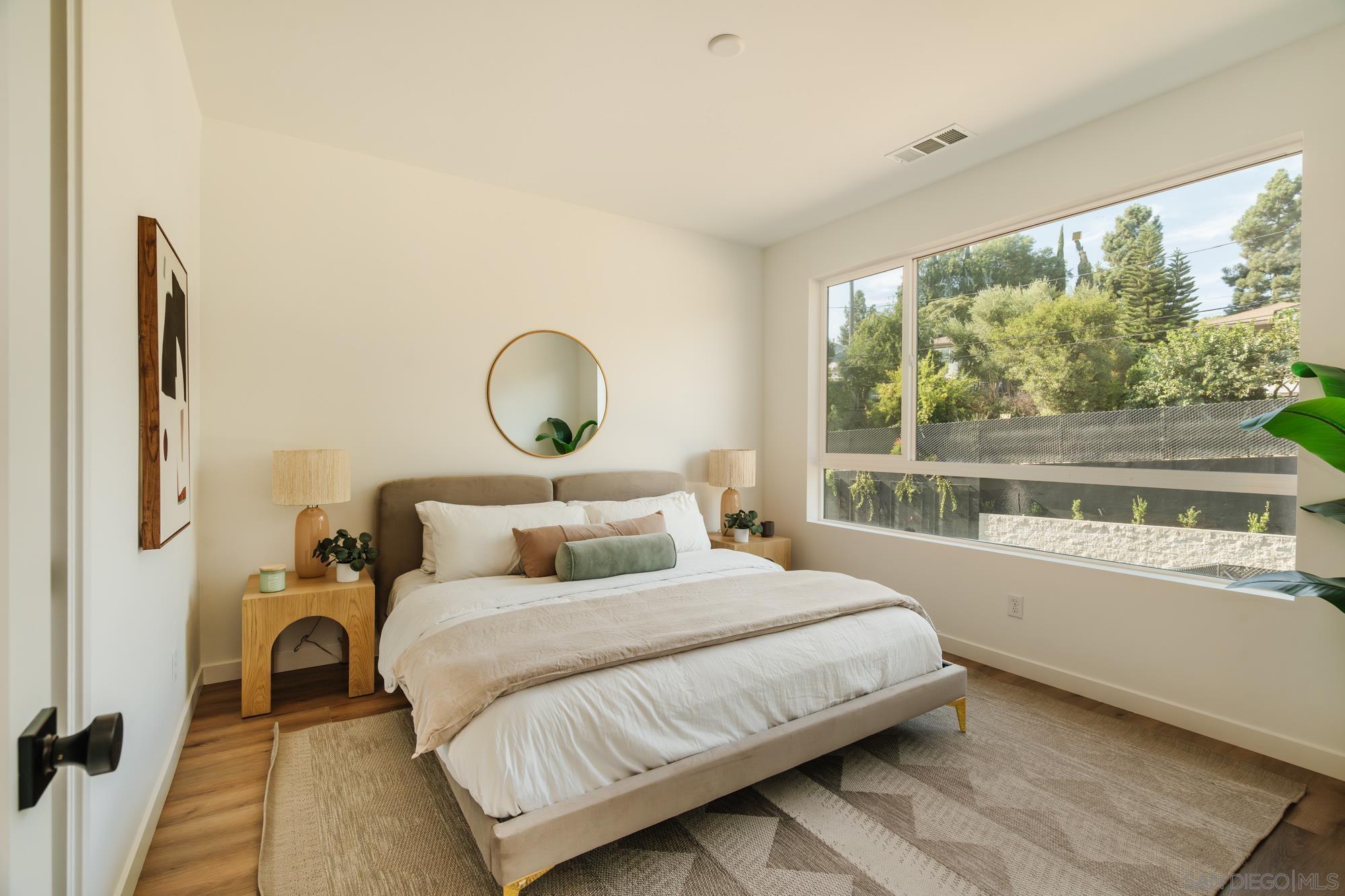 Detail Gallery Image 9 of 18 For 3851 N Riley Ln, Los Angeles,  CA 90065 - 2 Beds | 2/1 Baths