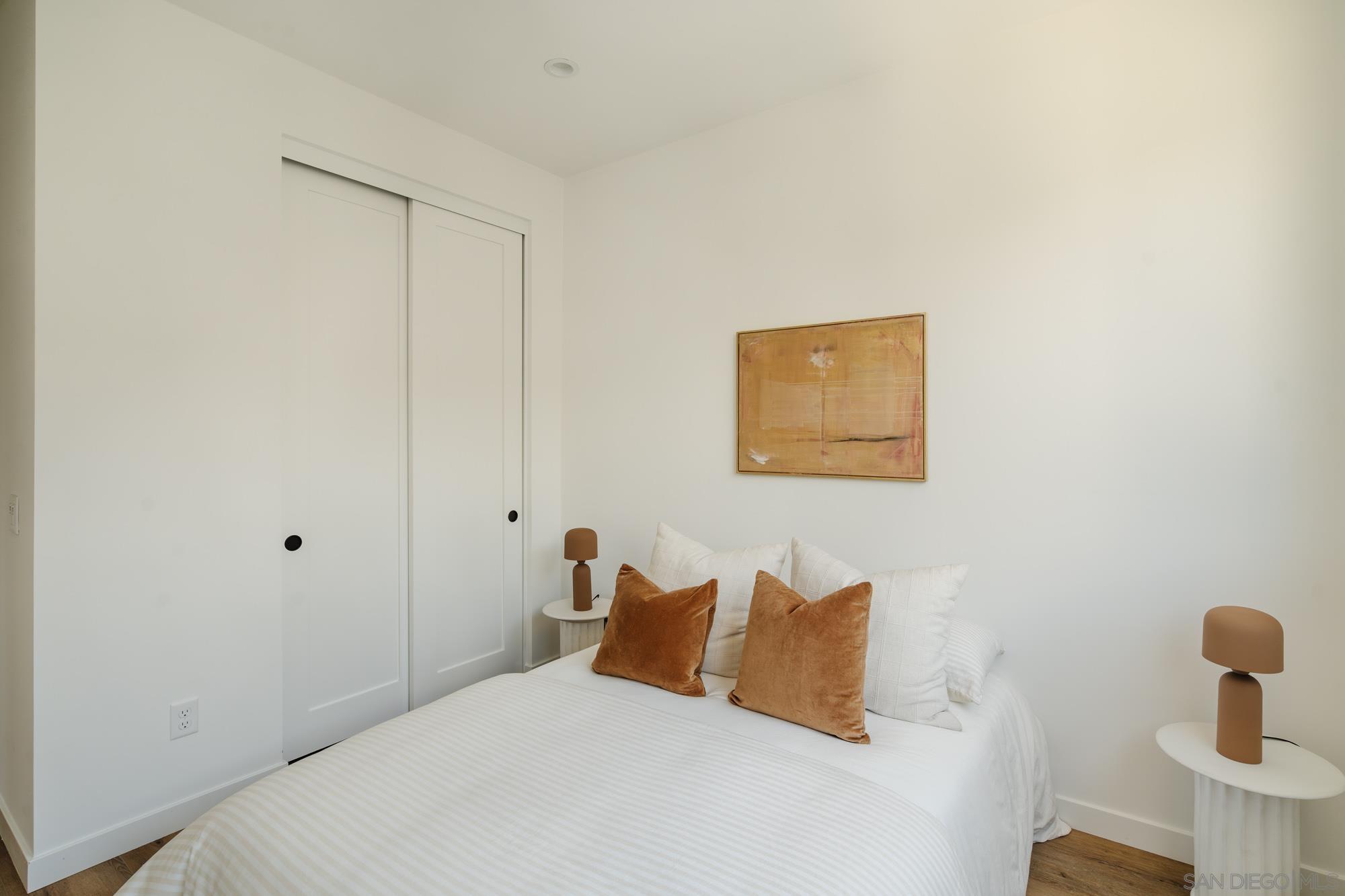 Detail Gallery Image 11 of 21 For 3860 N Riley Ln, Los Angeles,  CA 90065 - 3 Beds | 2/1 Baths