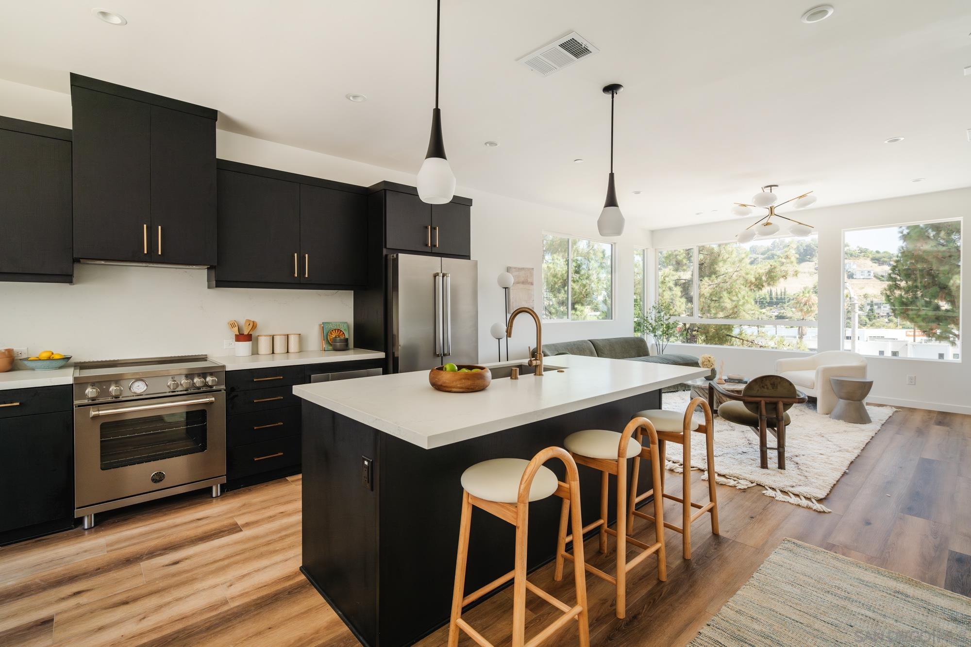 Detail Gallery Image 8 of 21 For 3860 N Riley Ln, Los Angeles,  CA 90065 - 3 Beds | 2/1 Baths