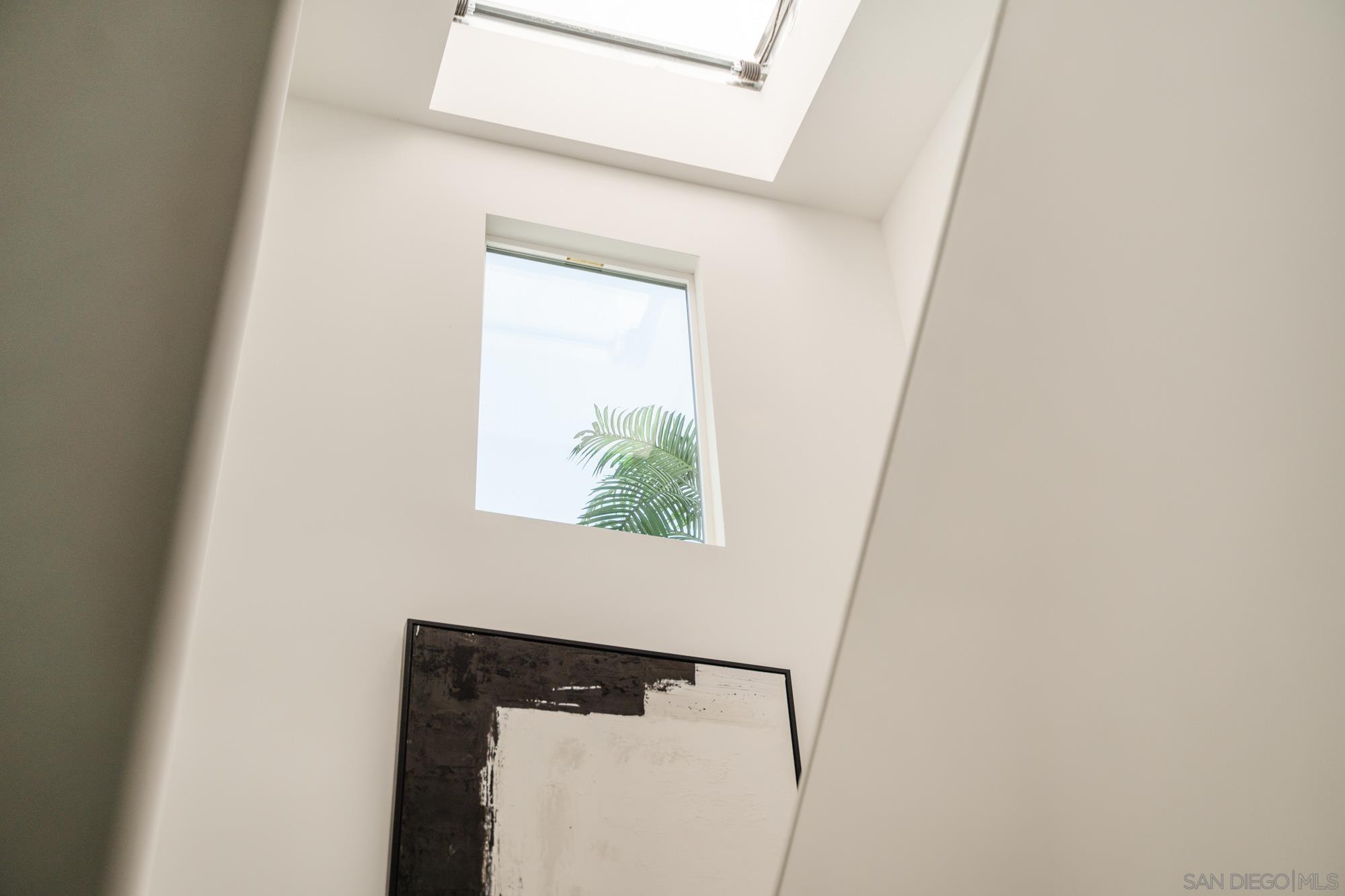 Detail Gallery Image 10 of 21 For 3860 N Riley Ln, Los Angeles,  CA 90065 - 3 Beds | 2/1 Baths