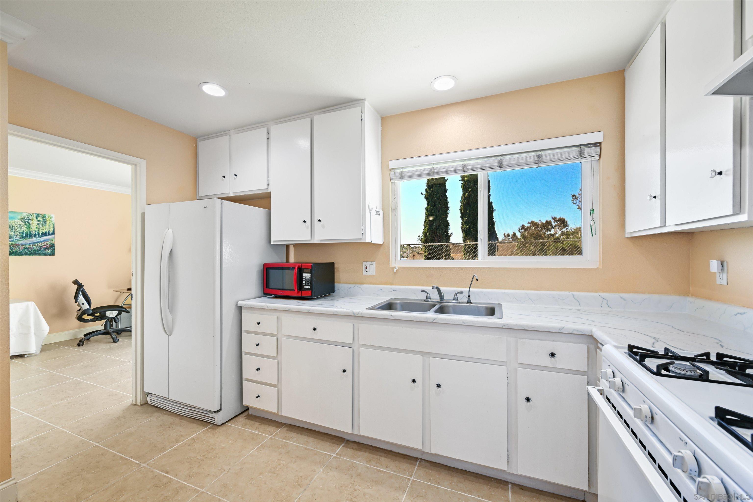 Detail Gallery Image 6 of 20 For 4517  Quailridge Dr, Oceanside,  CA 92056 - 2 Beds | 1 Baths