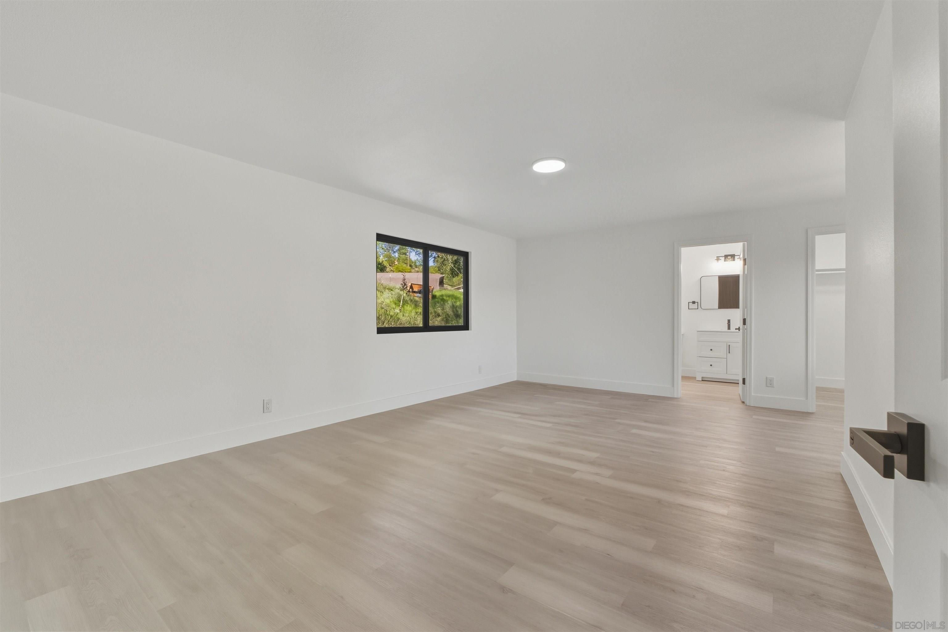 Detail Gallery Image 11 of 27 For 11618  Johnson Lake Road, Lakeside,  CA 92040 - 4 Beds | 3 Baths