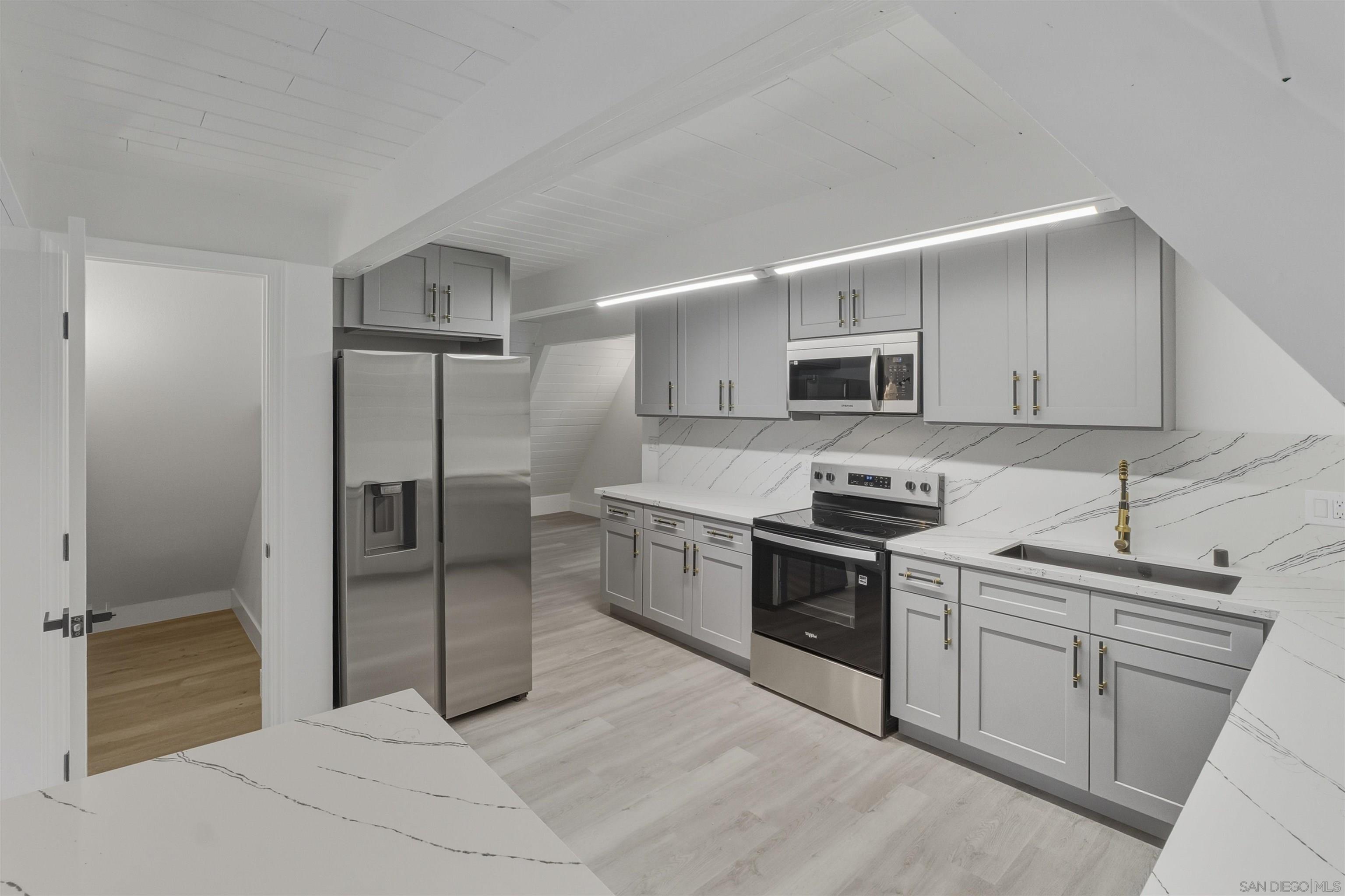 Detail Gallery Image 5 of 27 For 11618  Johnson Lake Road, Lakeside,  CA 92040 - 4 Beds | 3 Baths