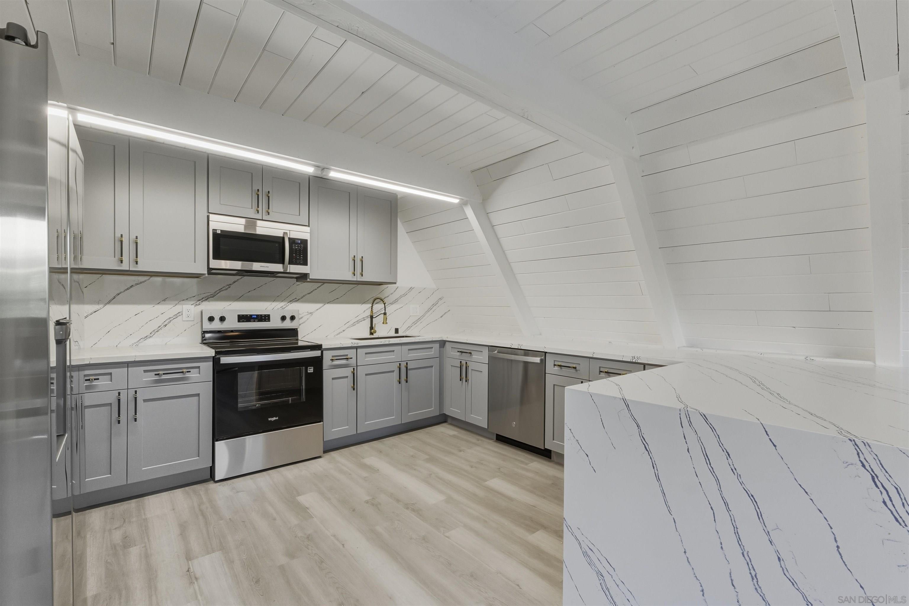 Detail Gallery Image 6 of 27 For 11618  Johnson Lake Road, Lakeside,  CA 92040 - 4 Beds | 3 Baths