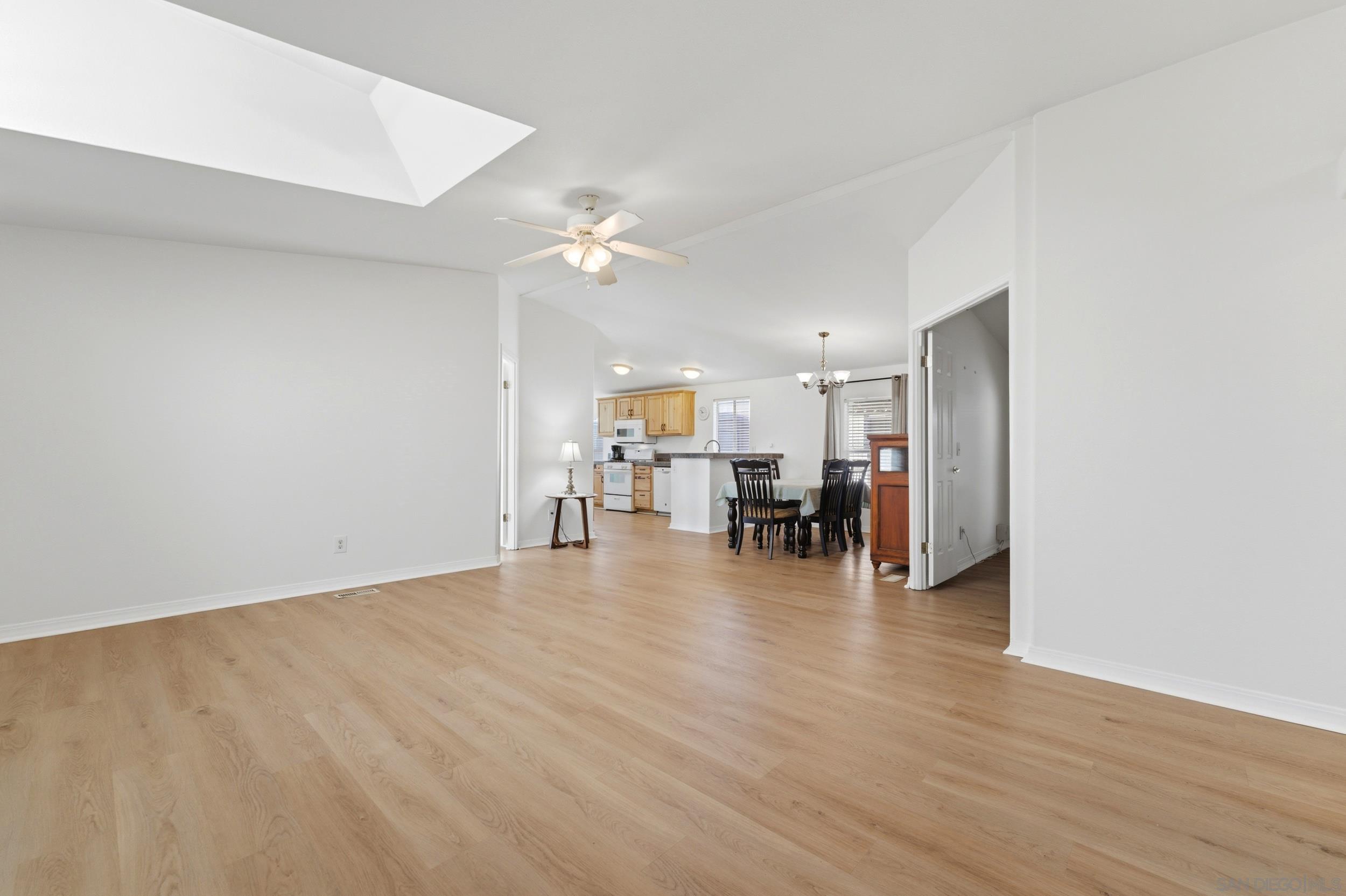 Detail Gallery Image 3 of 20 For 27701  Murrieta Road  Spc 76,  Sun City,  CA 92586 - 4 Beds | 2 Baths