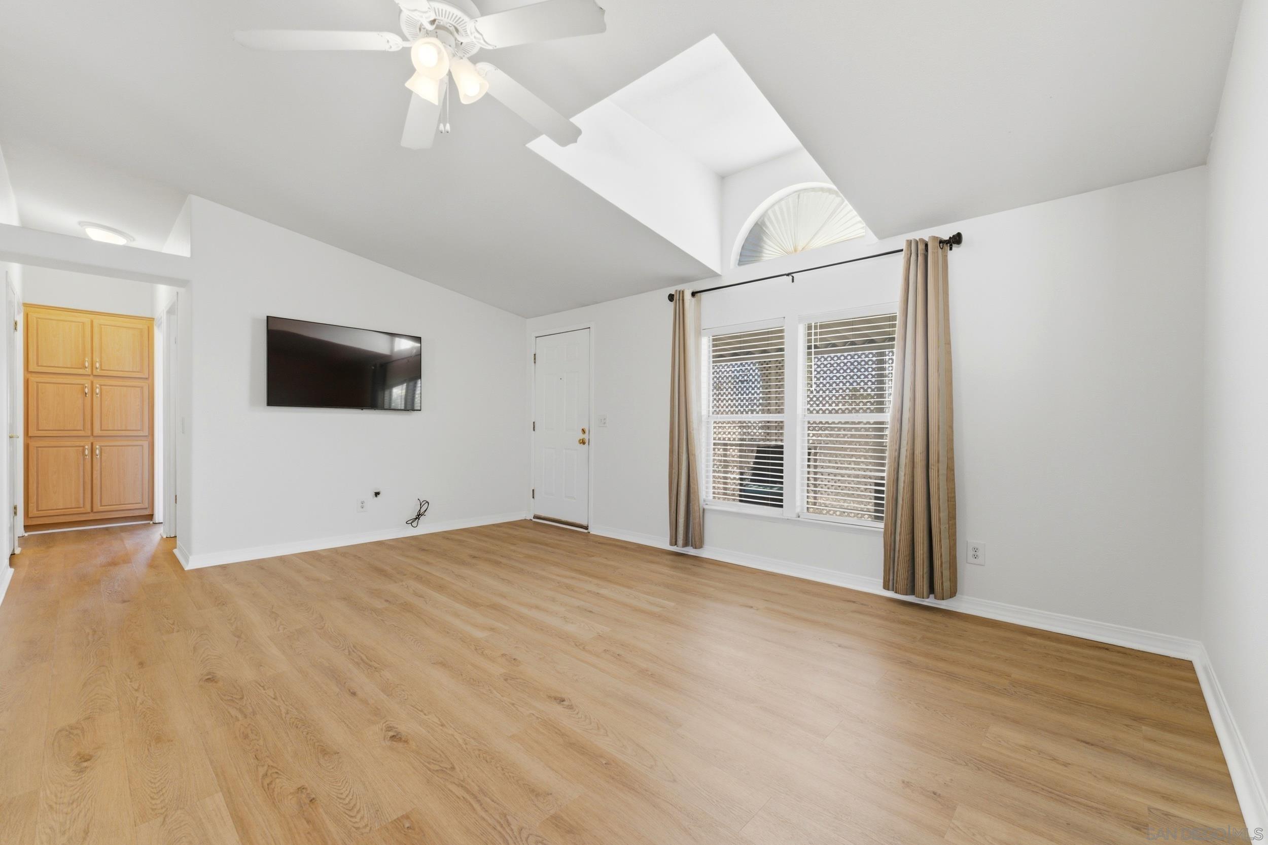 Detail Gallery Image 4 of 20 For 27701  Murrieta Road  Spc 76,  Sun City,  CA 92586 - 4 Beds | 2 Baths