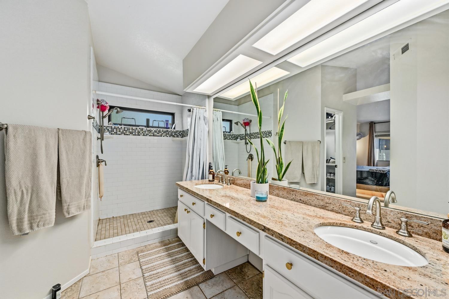 Detail Gallery Image 13 of 27 For 5276  Triple Crown, Bonsall,  CA 92003 - 4 Beds | 3 Baths