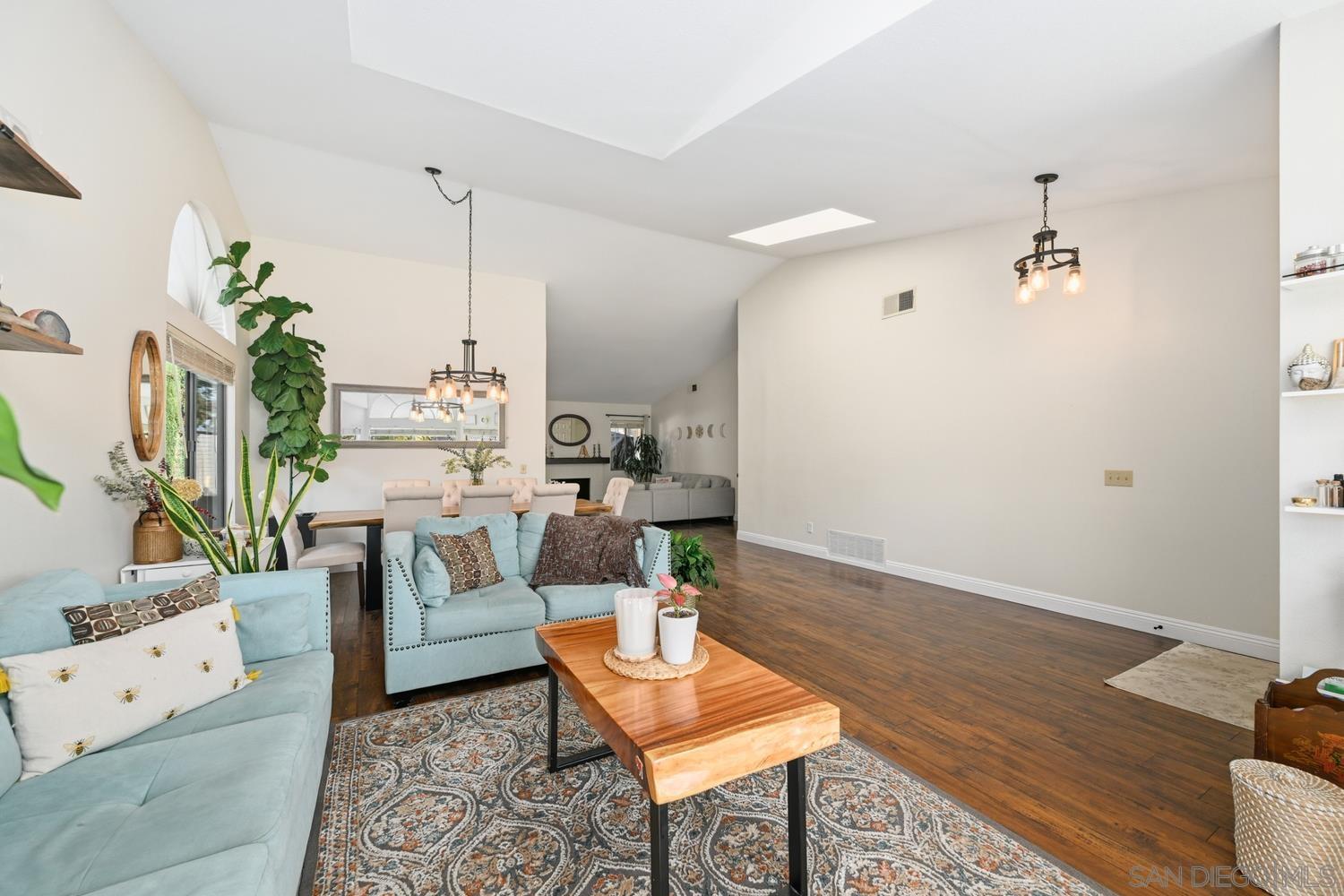 Detail Gallery Image 3 of 27 For 5276  Triple Crown, Bonsall,  CA 92003 - 4 Beds | 3 Baths