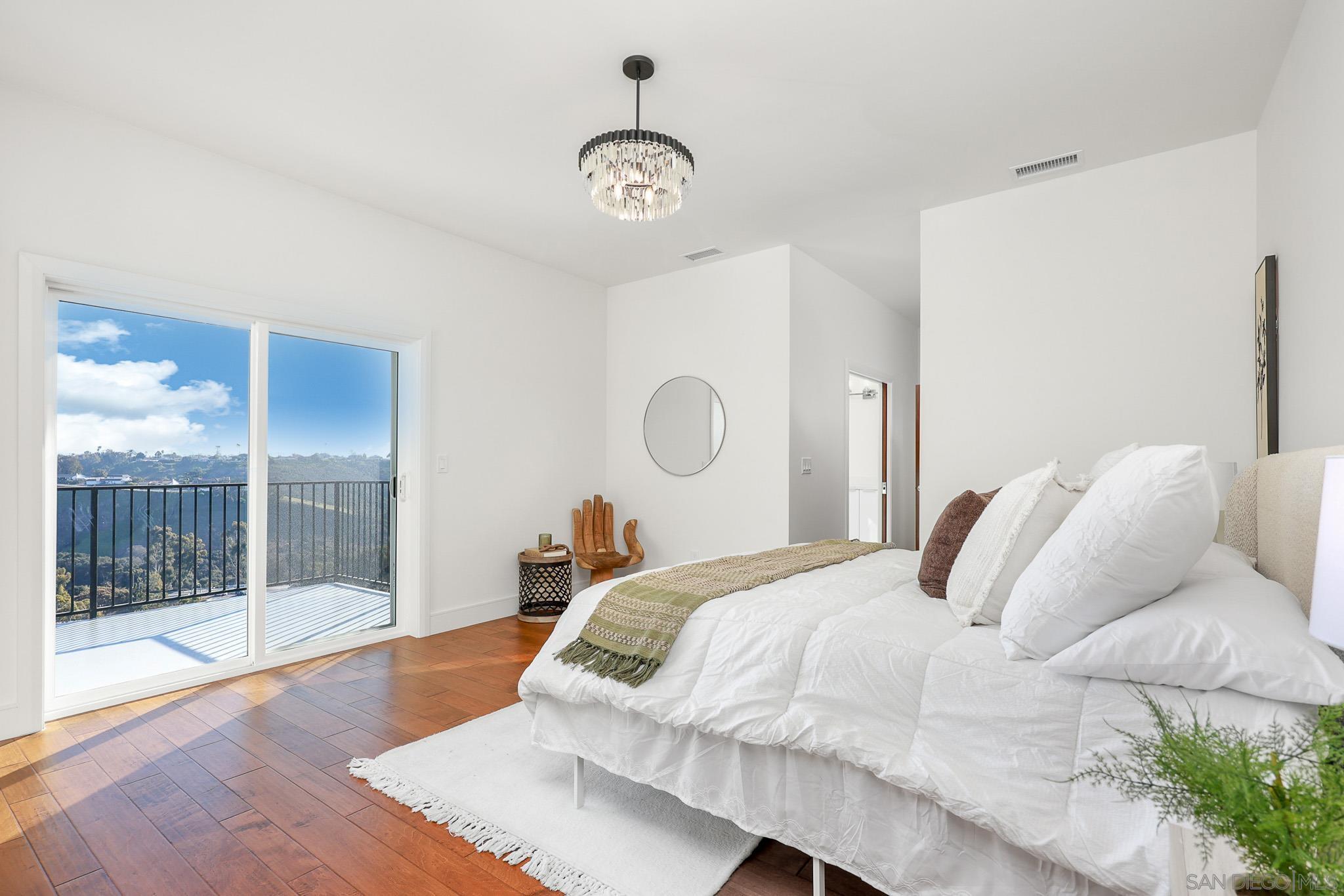 Detail Gallery Image 13 of 50 For 7901  Avenida Kirjah  Apn: 346-820-02-00,  La Jolla,  CA 92037 - 6 Beds | 6/1 Baths