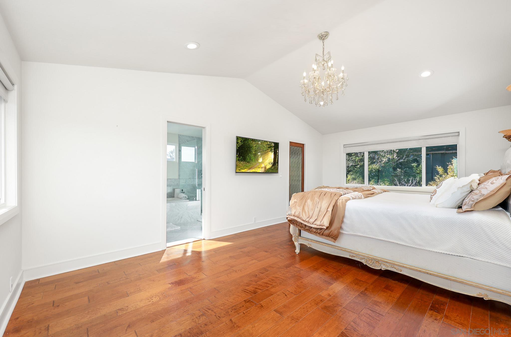 Detail Gallery Image 19 of 50 For 7901  Avenida Kirjah  Apn: 346-820-02-00,  La Jolla,  CA 92037 - 6 Beds | 6/1 Baths