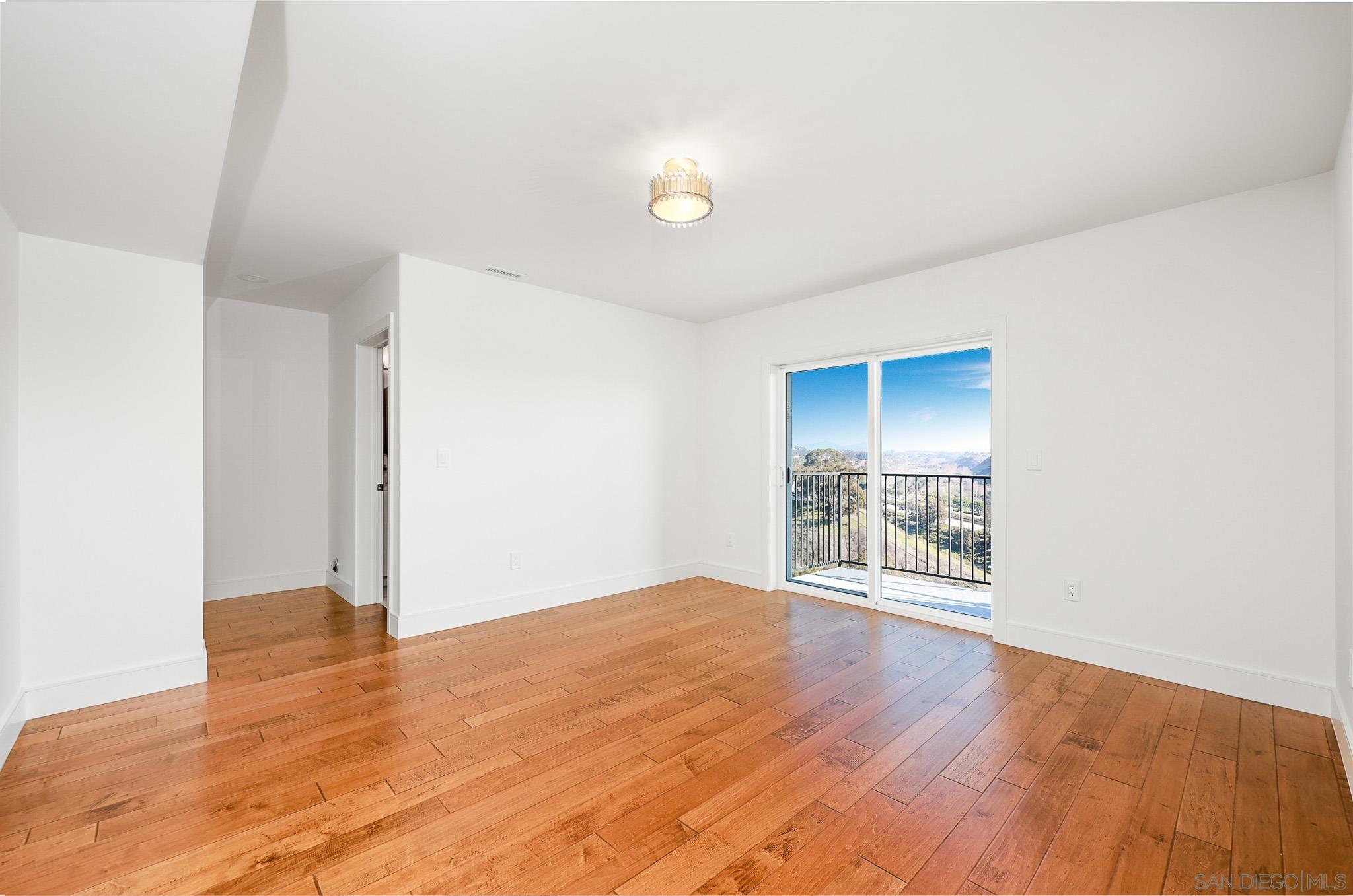 Detail Gallery Image 31 of 50 For 7901  Avenida Kirjah  Apn: 346-820-02-00,  La Jolla,  CA 92037 - 6 Beds | 6/1 Baths