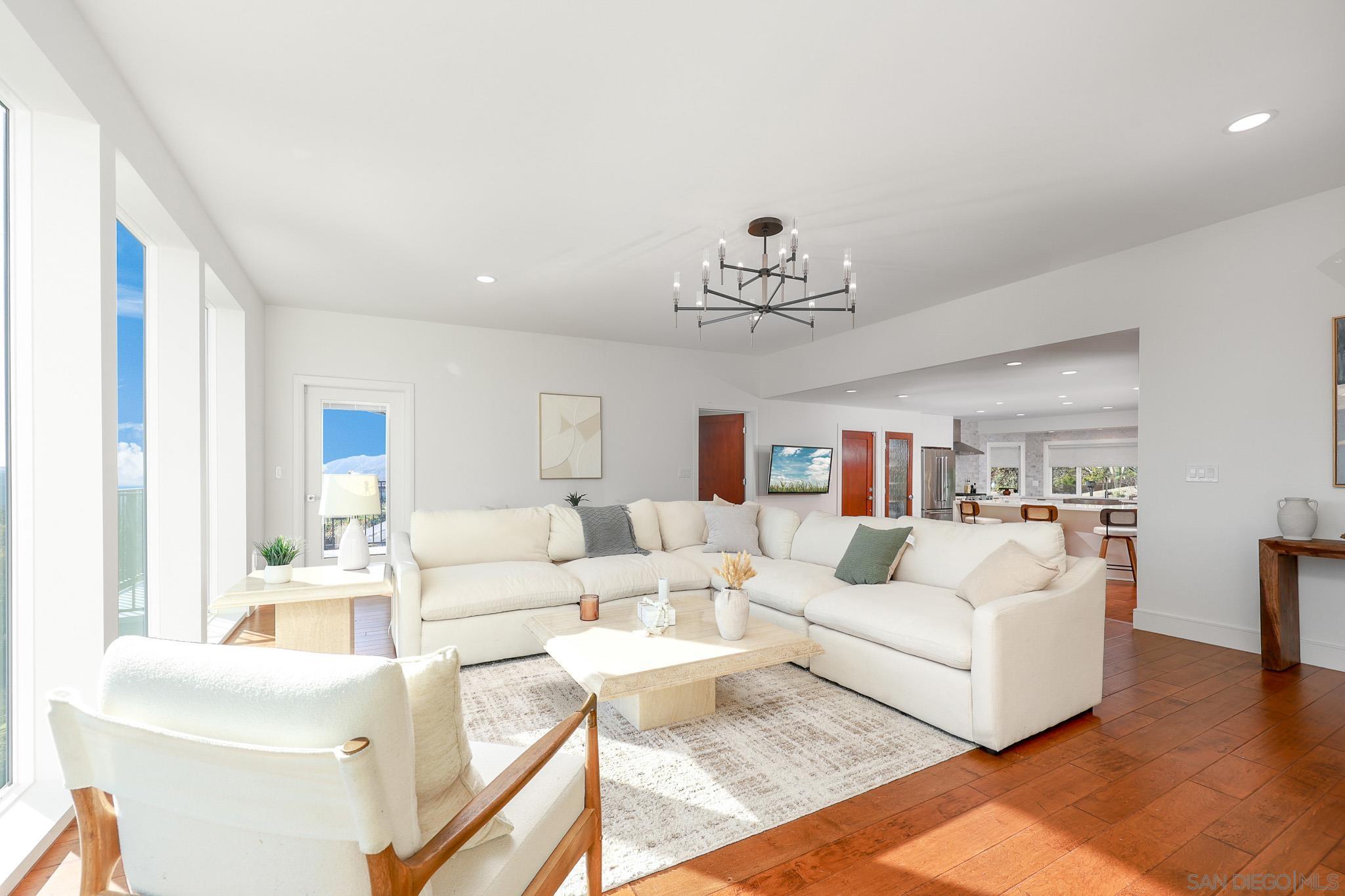 Detail Gallery Image 6 of 50 For 7901  Avenida Kirjah  Apn: 346-820-02-00,  La Jolla,  CA 92037 - 6 Beds | 6/1 Baths