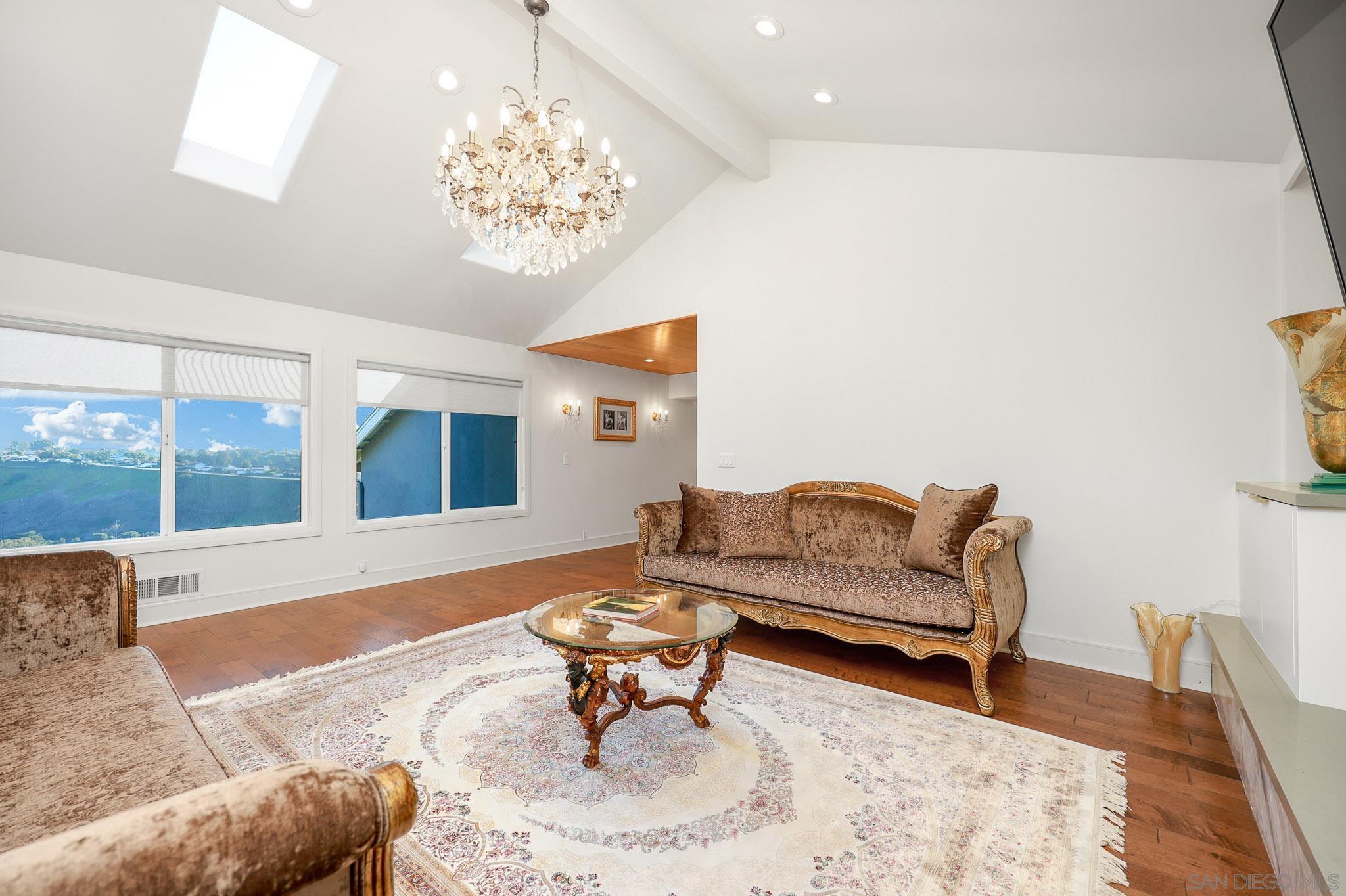 Detail Gallery Image 8 of 50 For 7901  Avenida Kirjah  Apn: 346-820-02-00,  La Jolla,  CA 92037 - 6 Beds | 6/1 Baths